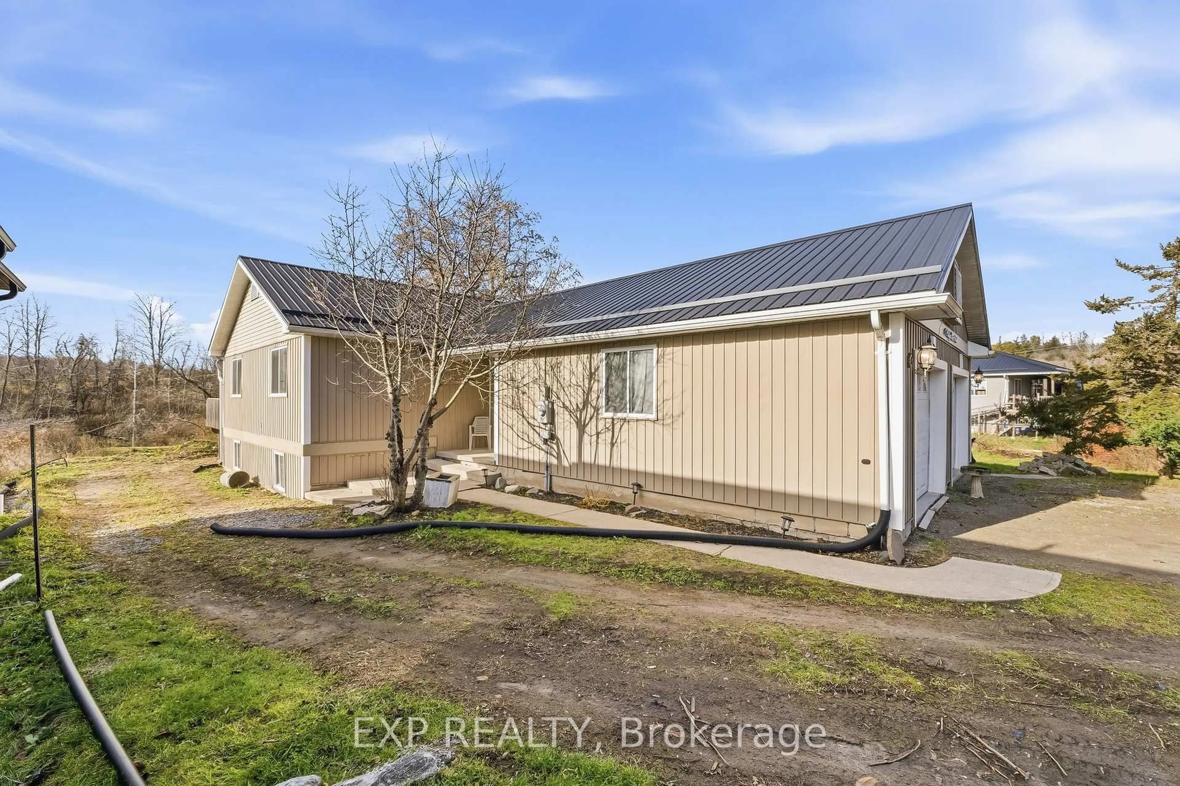 A pic from outside/outdoor area/front of a property/back of a property/a pic from drone, building for 117 Bridge St, Trent Hills Ontario K0L 1Y0