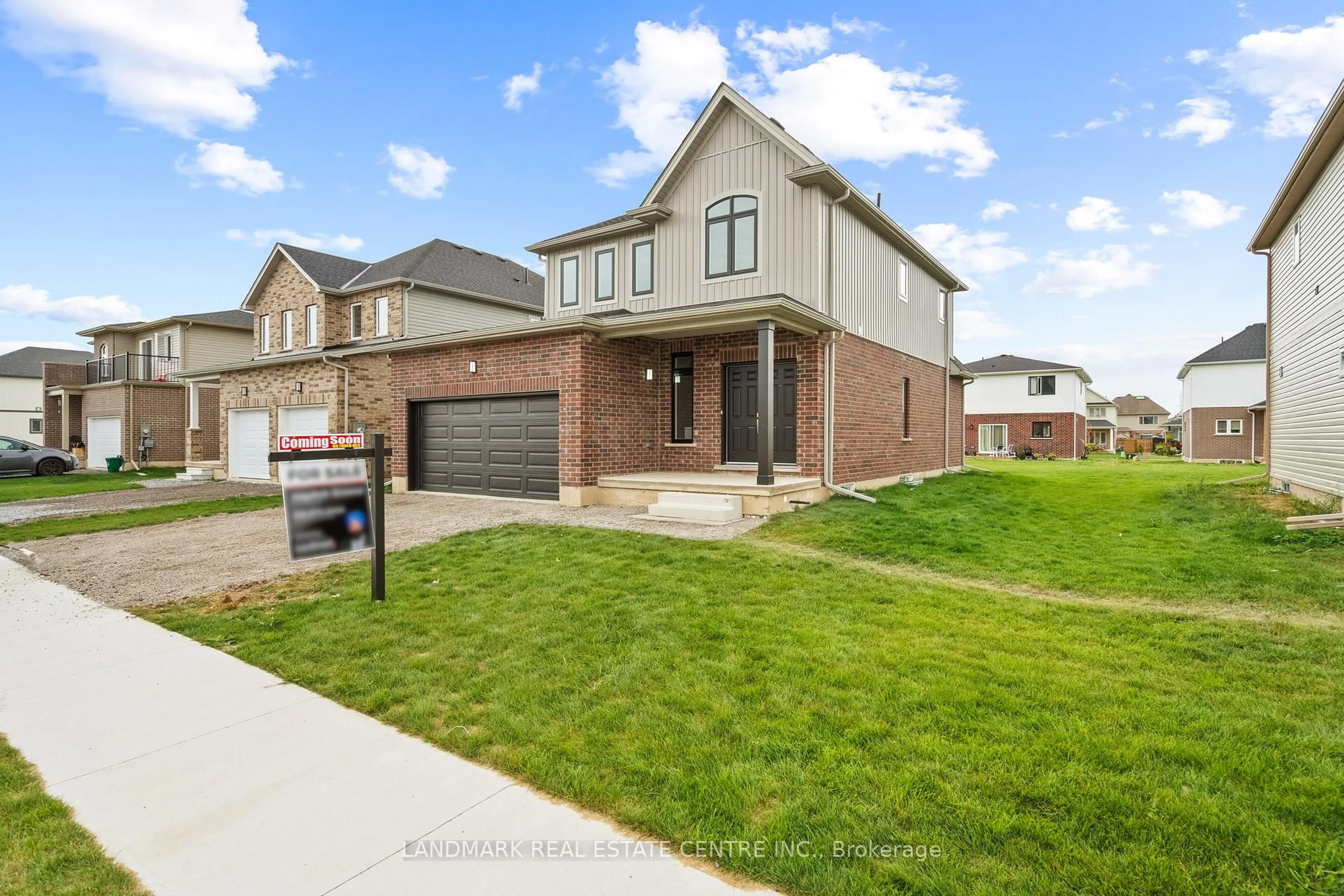 Home with brick exterior material, street for 11 Bounty Ave, Thorold Ontario L2V 0H4