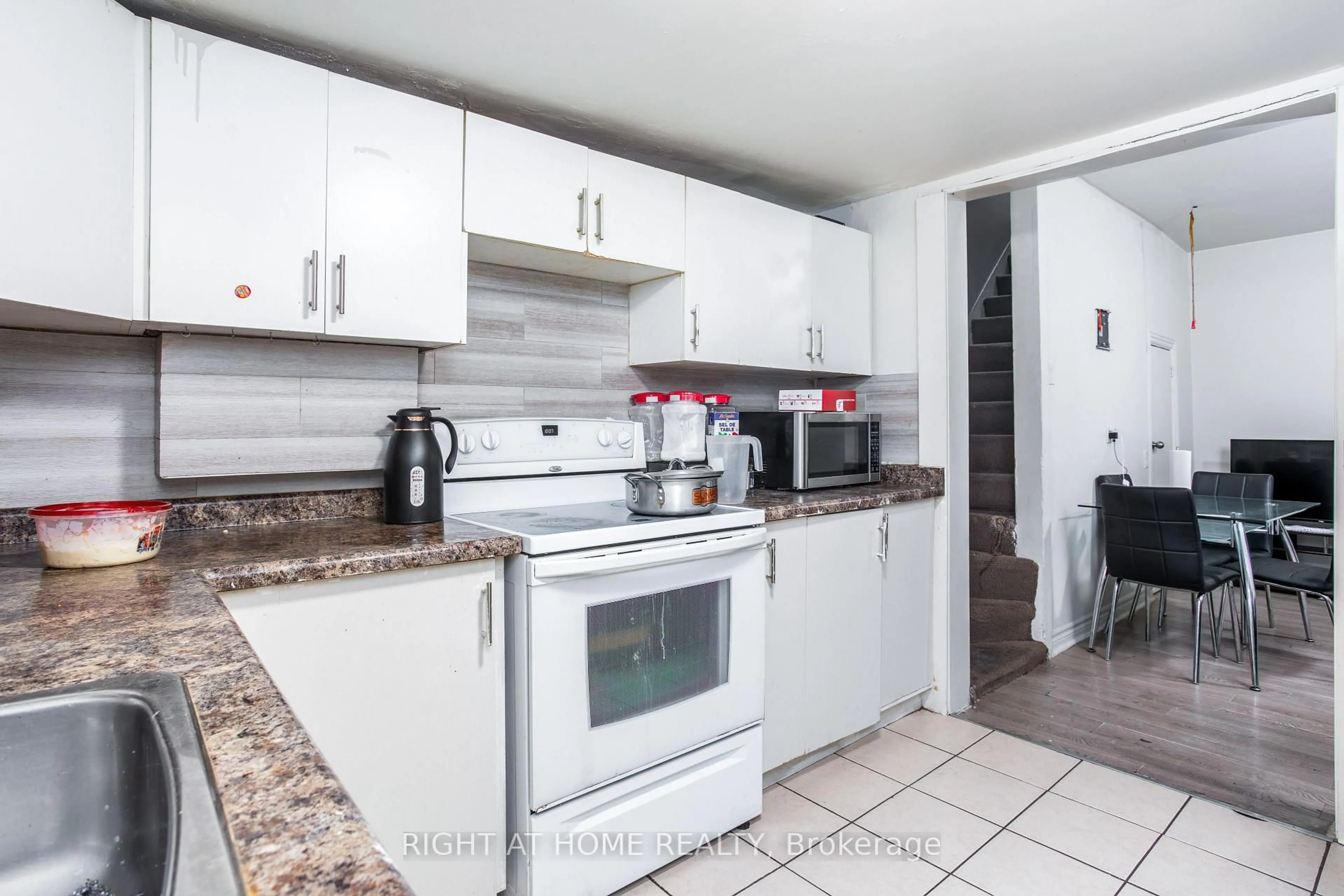 Standard kitchen, ceramic/tile floor for 167-169 Wilson St, Hamilton Ontario L8R 1E3