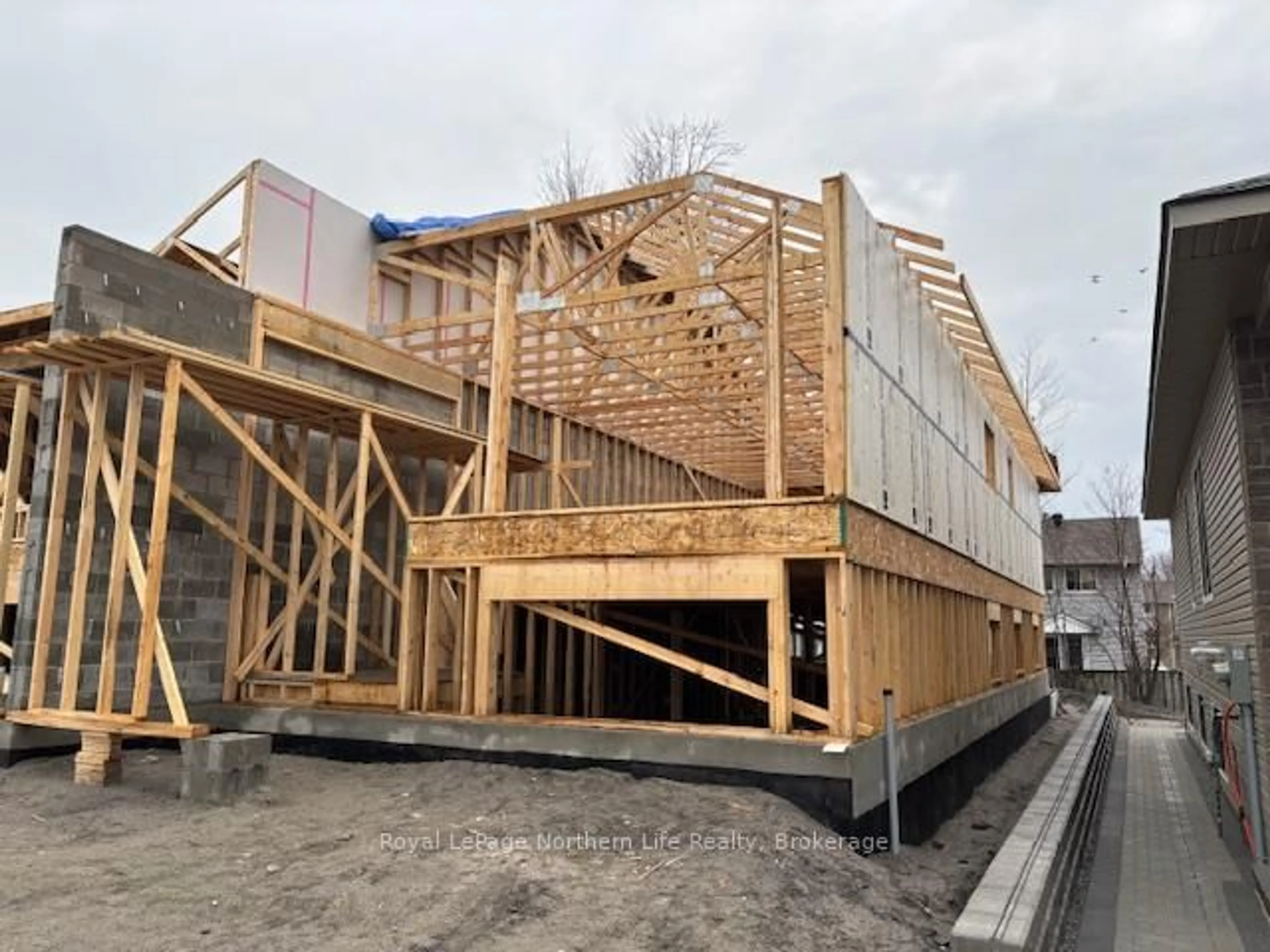 A pic of a room for 22 Meadow Wood Crt, North Bay Ontario P1A 4L5