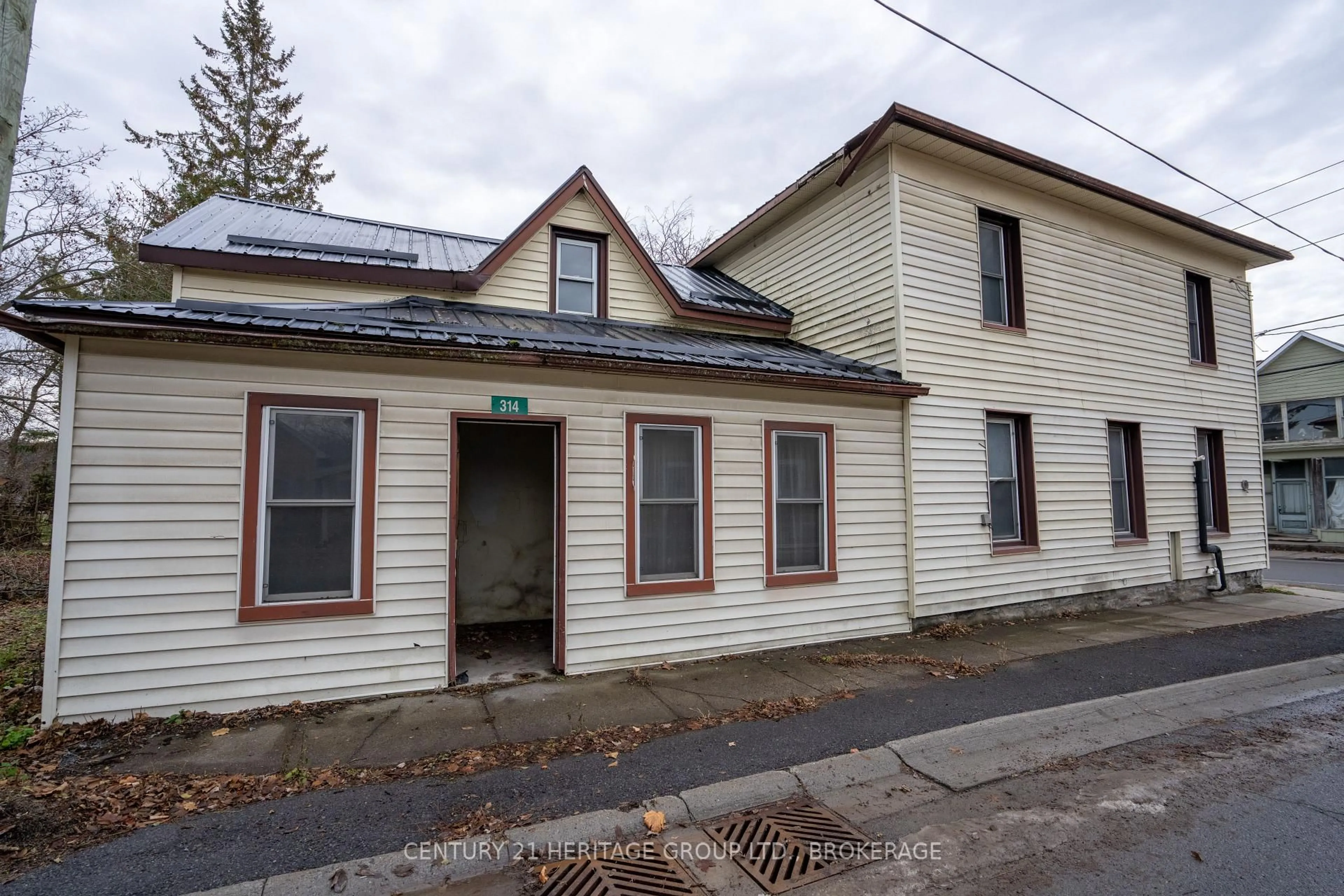 Unknown for 314 Academy St, Newburgh Ontario K0K 2S0