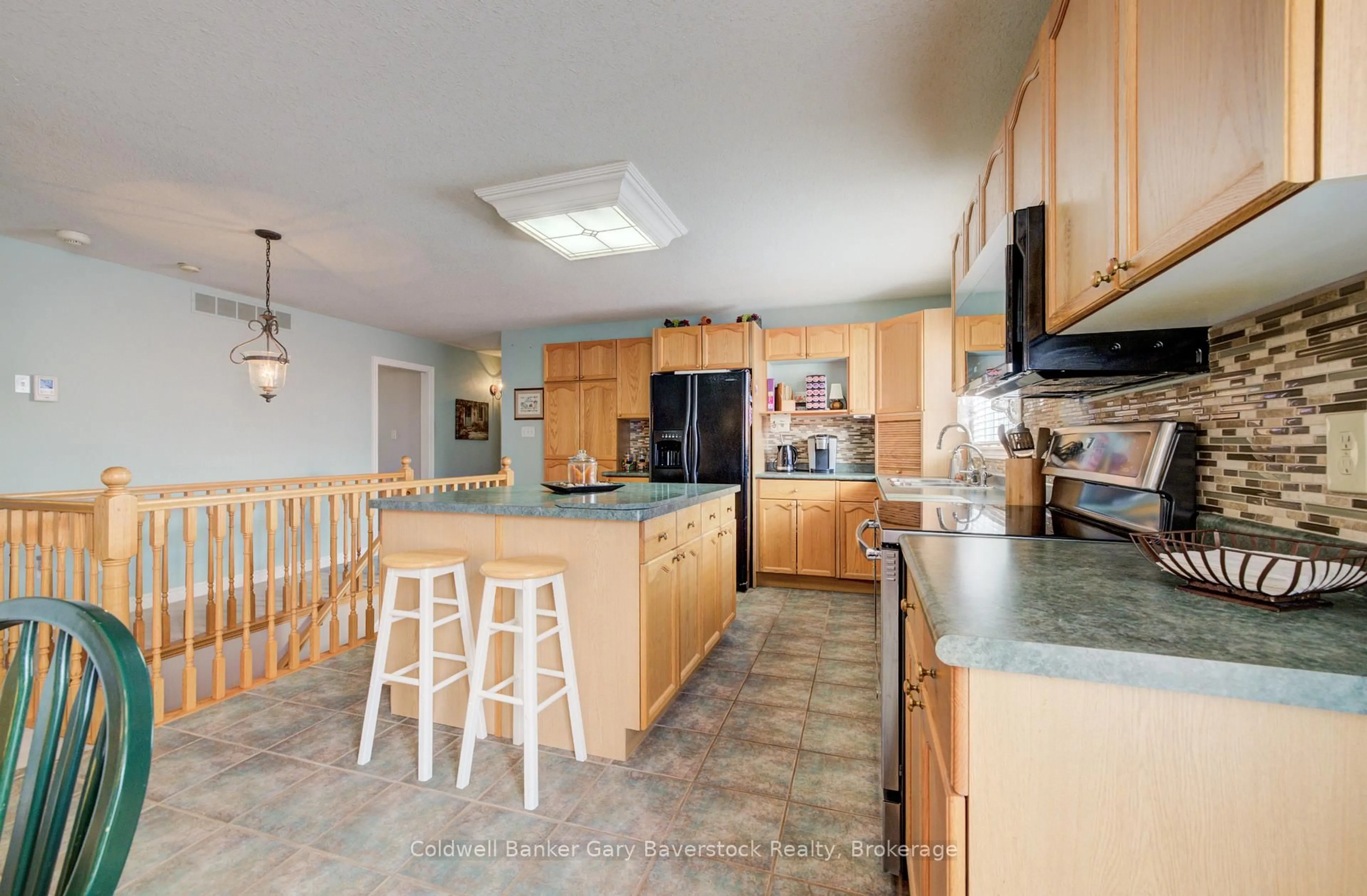 Open concept kitchen, ceramic/tile floor for 79 Country Club Dr, Cambridge Ontario N1T 1Z9