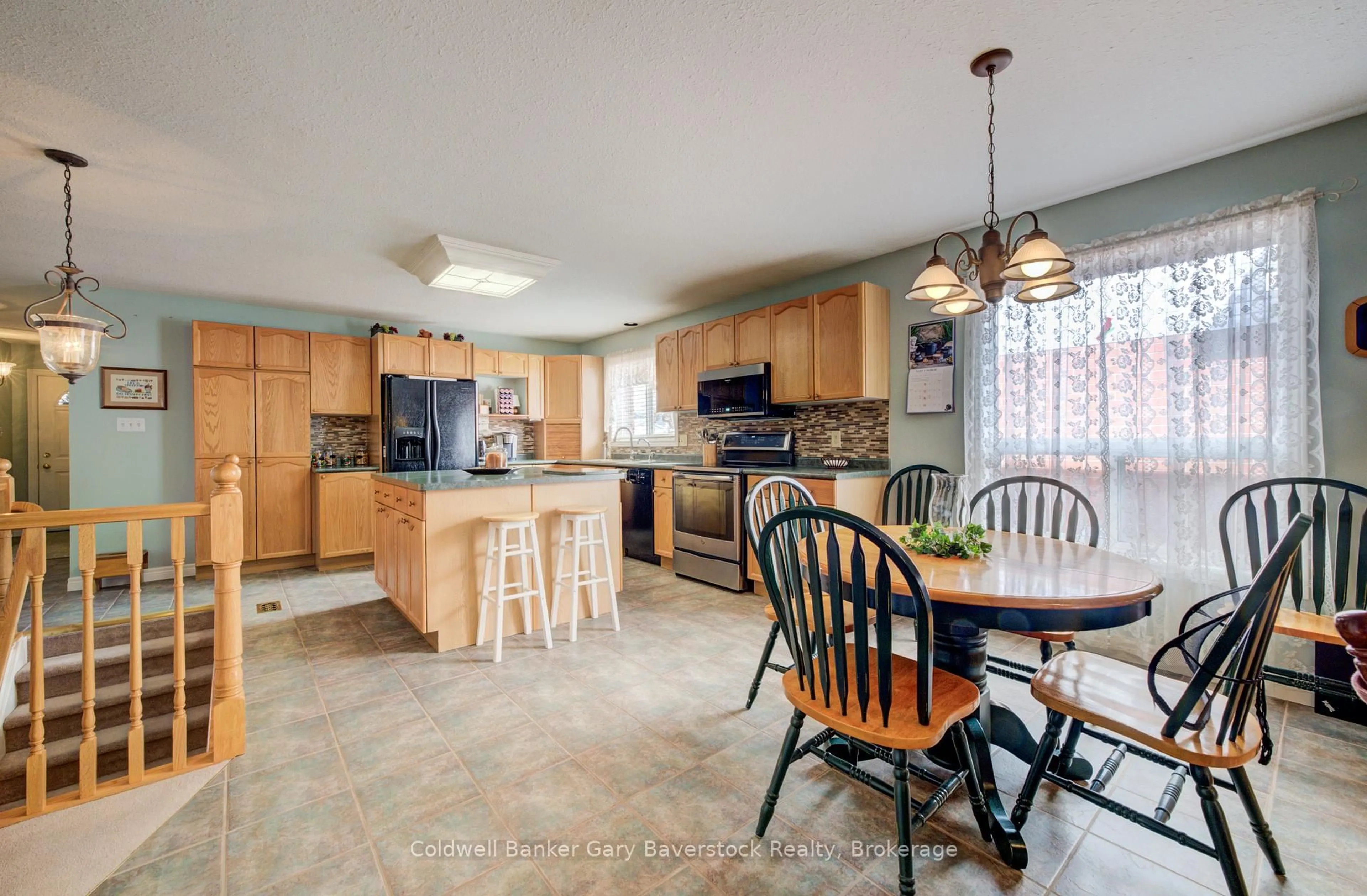Open concept kitchen, ceramic/tile floor for 79 Country Club Dr, Cambridge Ontario N1T 1Z9