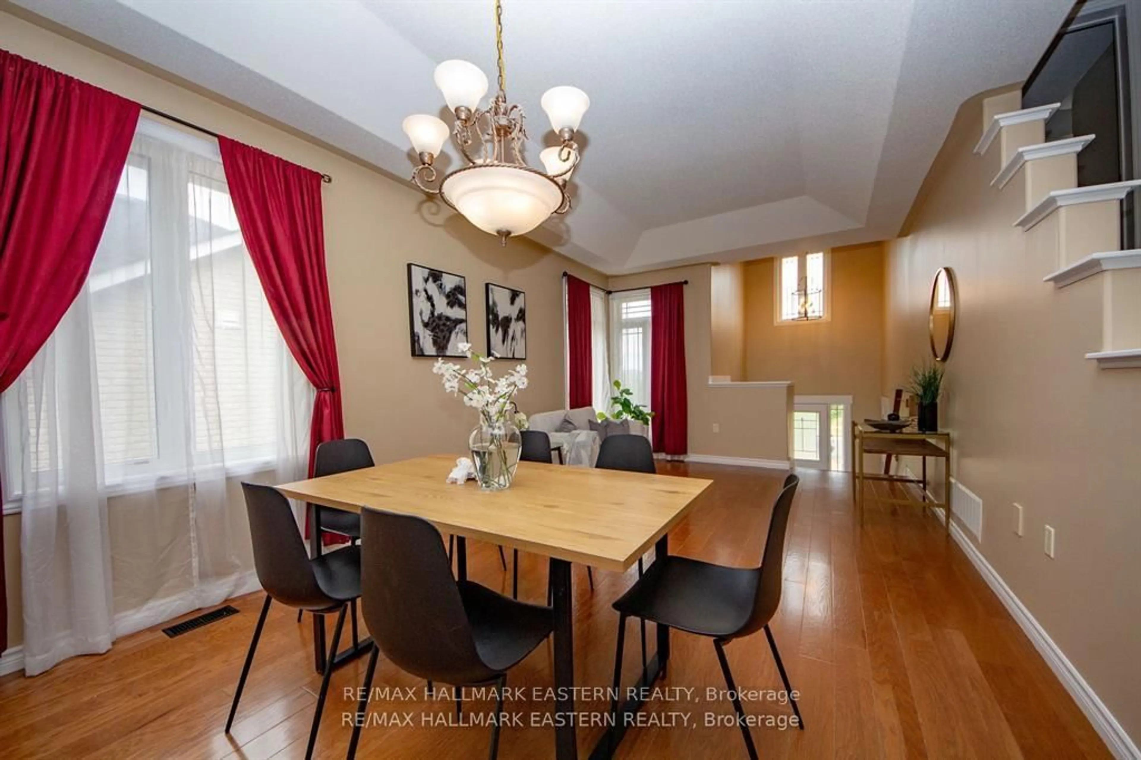 Dining room, wood/laminate floor for 1568 Ireland Dr, Peterborough Ontario K9K 2T2