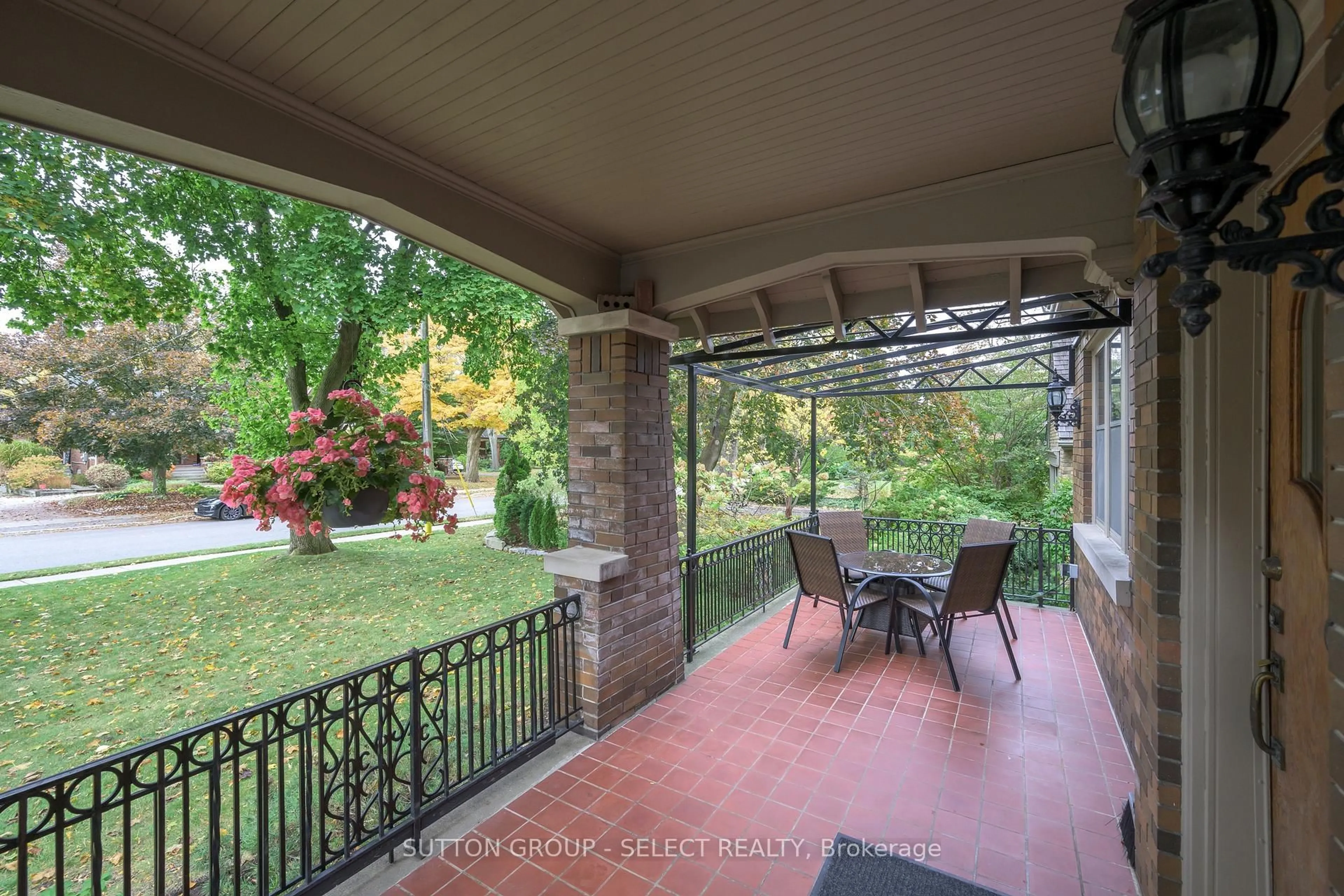 Patio, street for 404 Wortley Rd, London South Ontario N6C 3S6