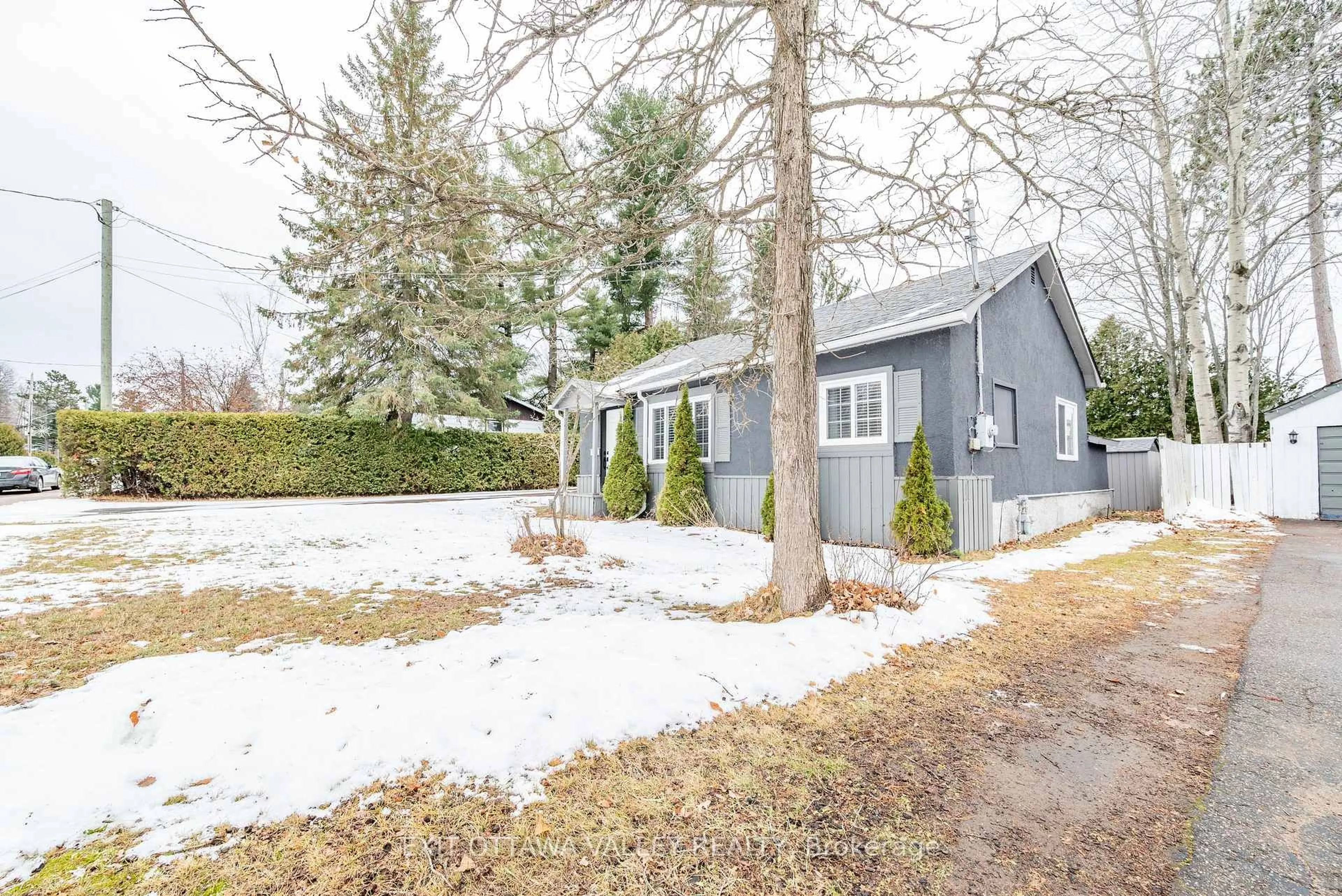 Unknown for 79 Doran St, Petawawa Ontario K8H 1R3