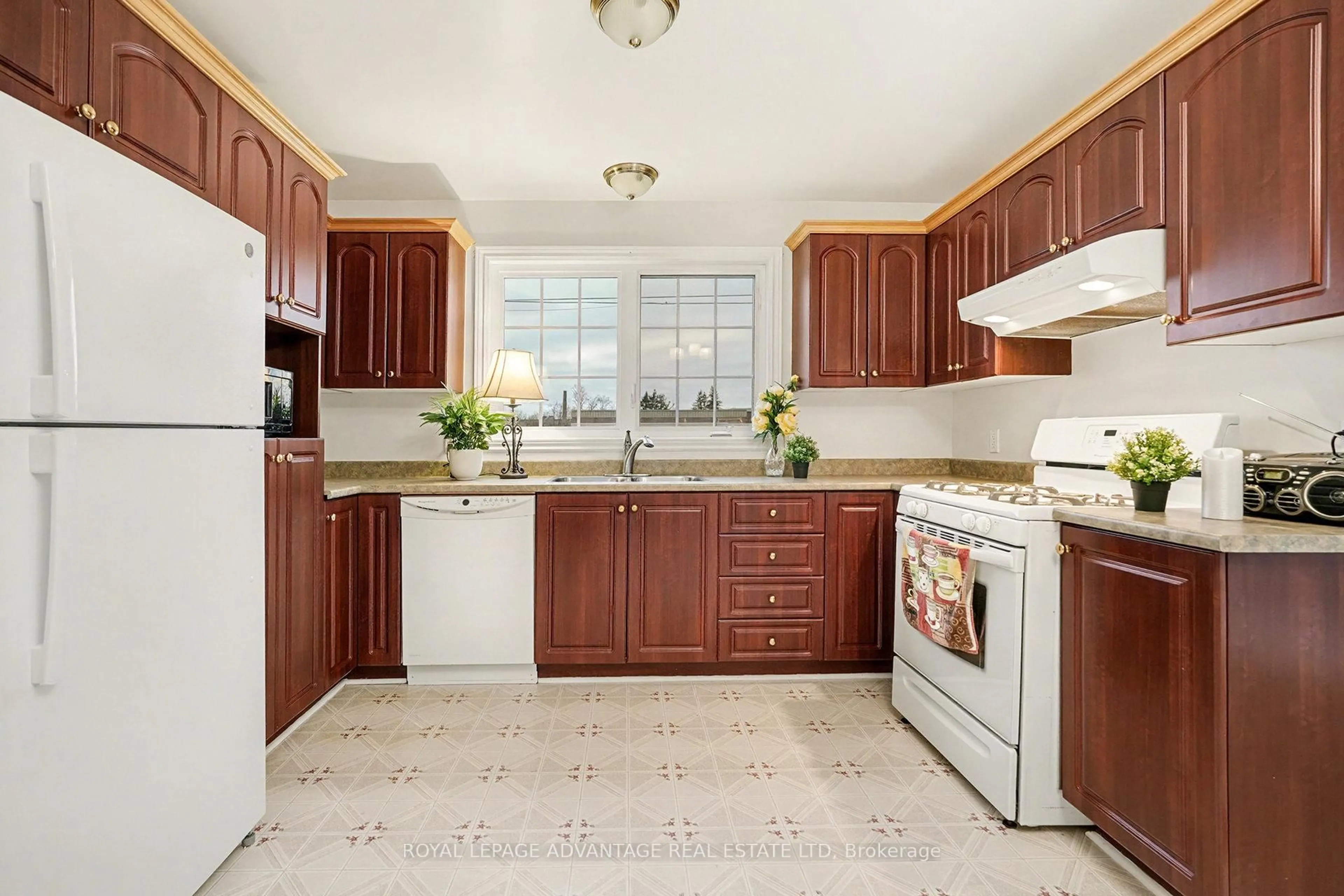 Standard kitchen, ceramic/tile floor for 11 Queen St, Perth Ontario K7H 2W4