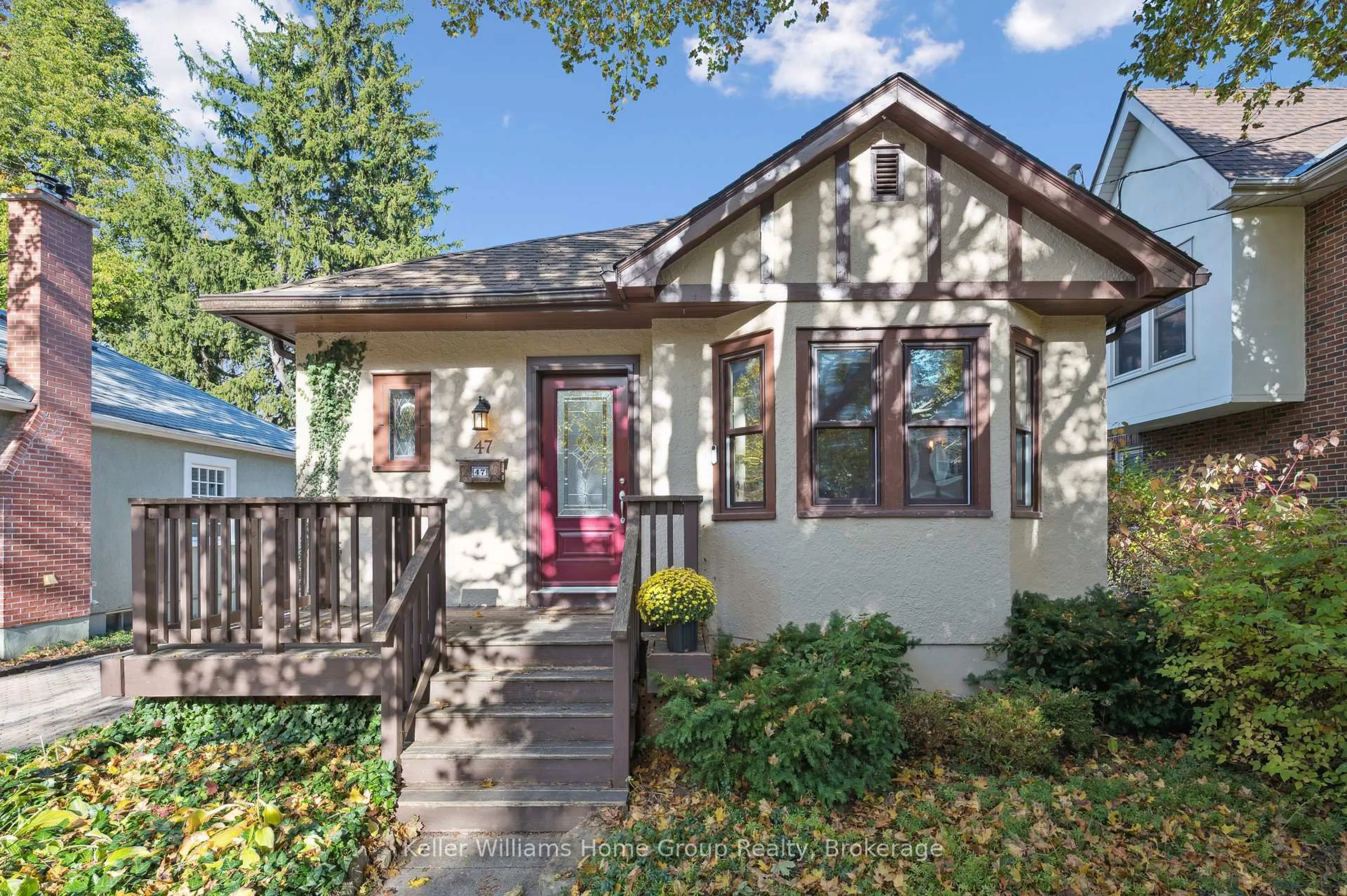 Home with vinyl exterior material, street for 47 Hillcrest Dr, Guelph Ontario N1E 4W8