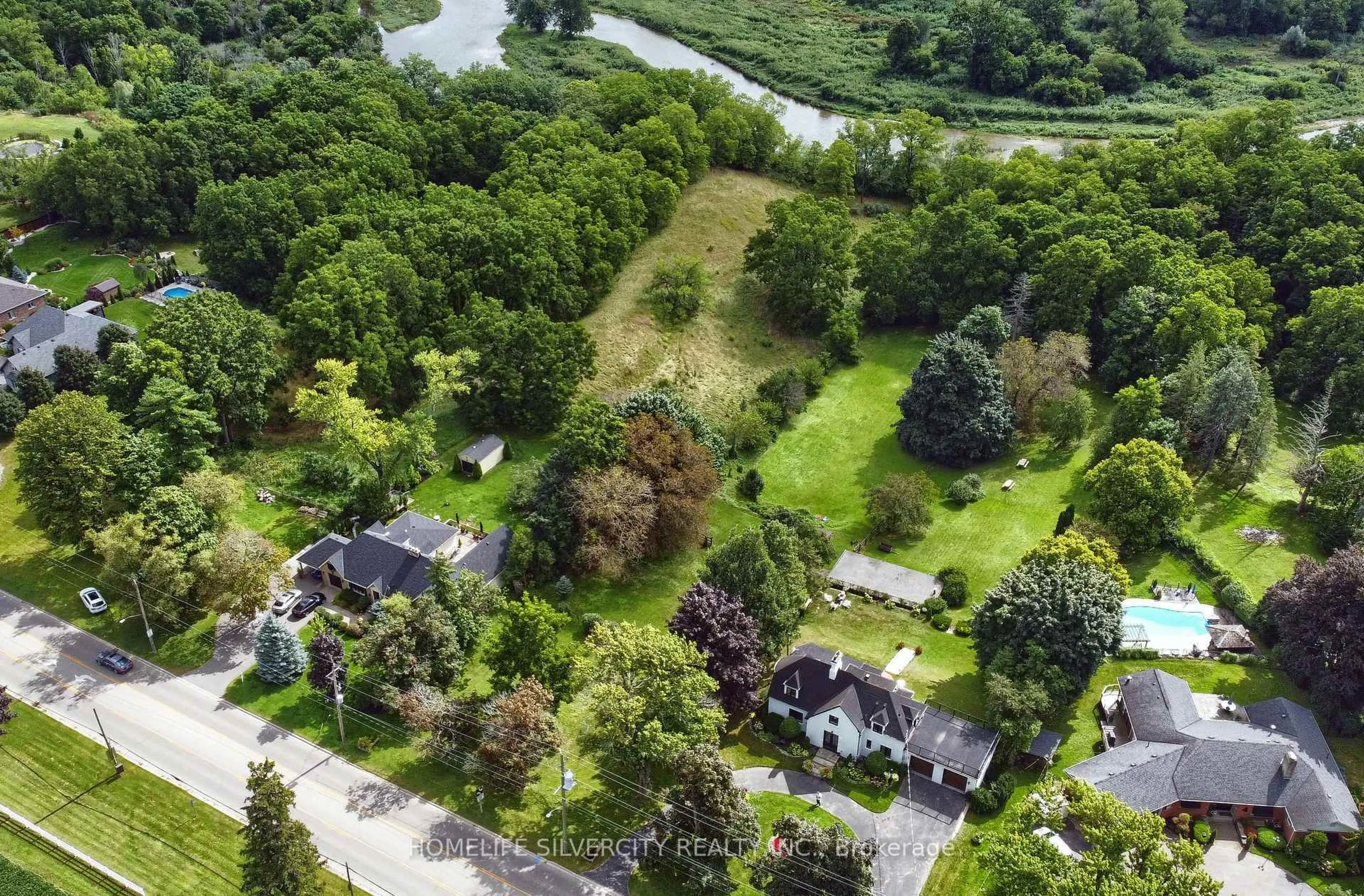 A pic from outside/outdoor area/front of a property/back of a property/a pic from drone, unknown for 300 Mount Pleasant Rd, Brantford Ontario N3T 1V1