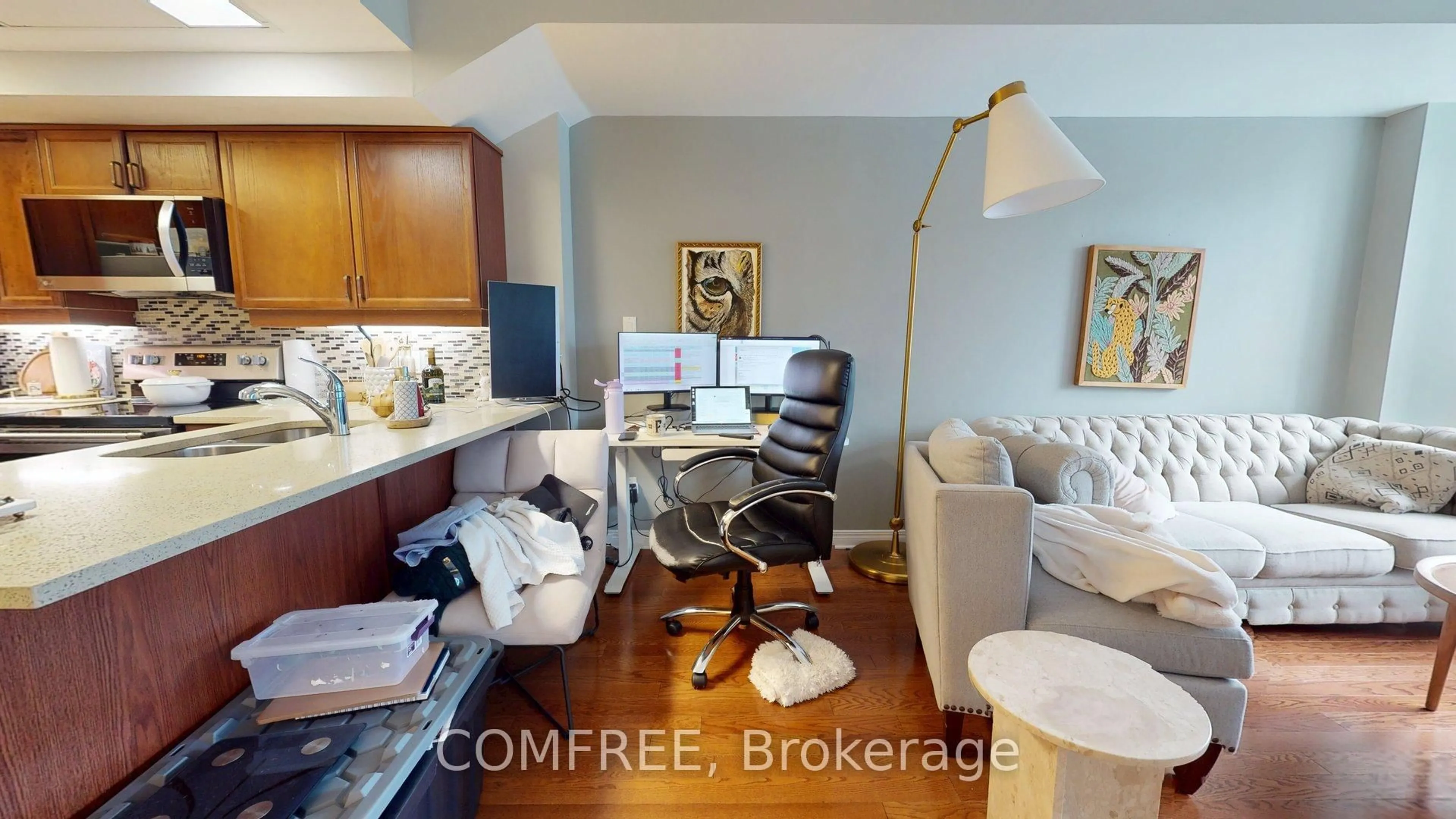 A pic of a room for 134 York St #709, Ottawa Ontario K1N 1K8