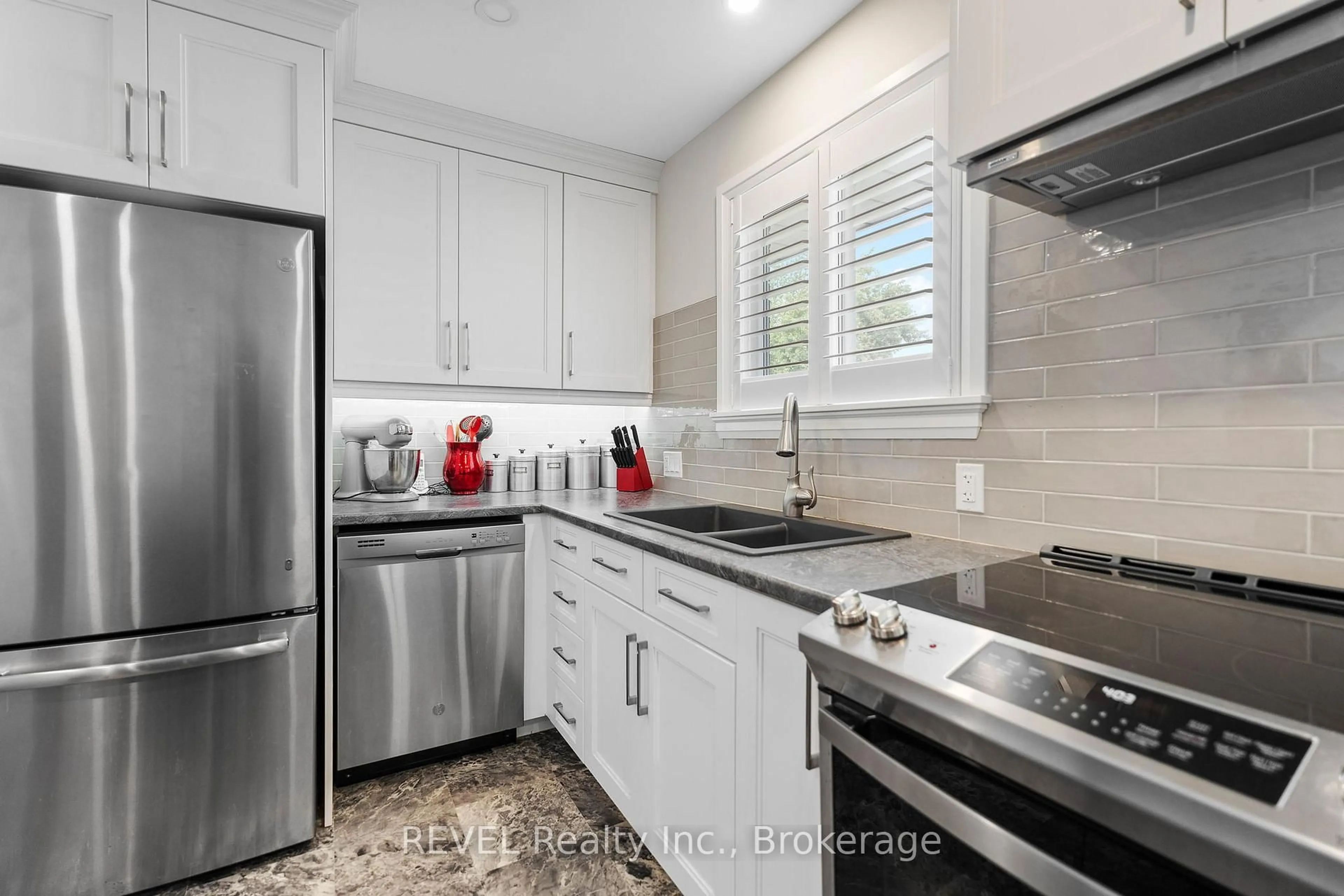 Unknown for 32 Hanson Dr, St. Catharines Ontario L2M 2X1