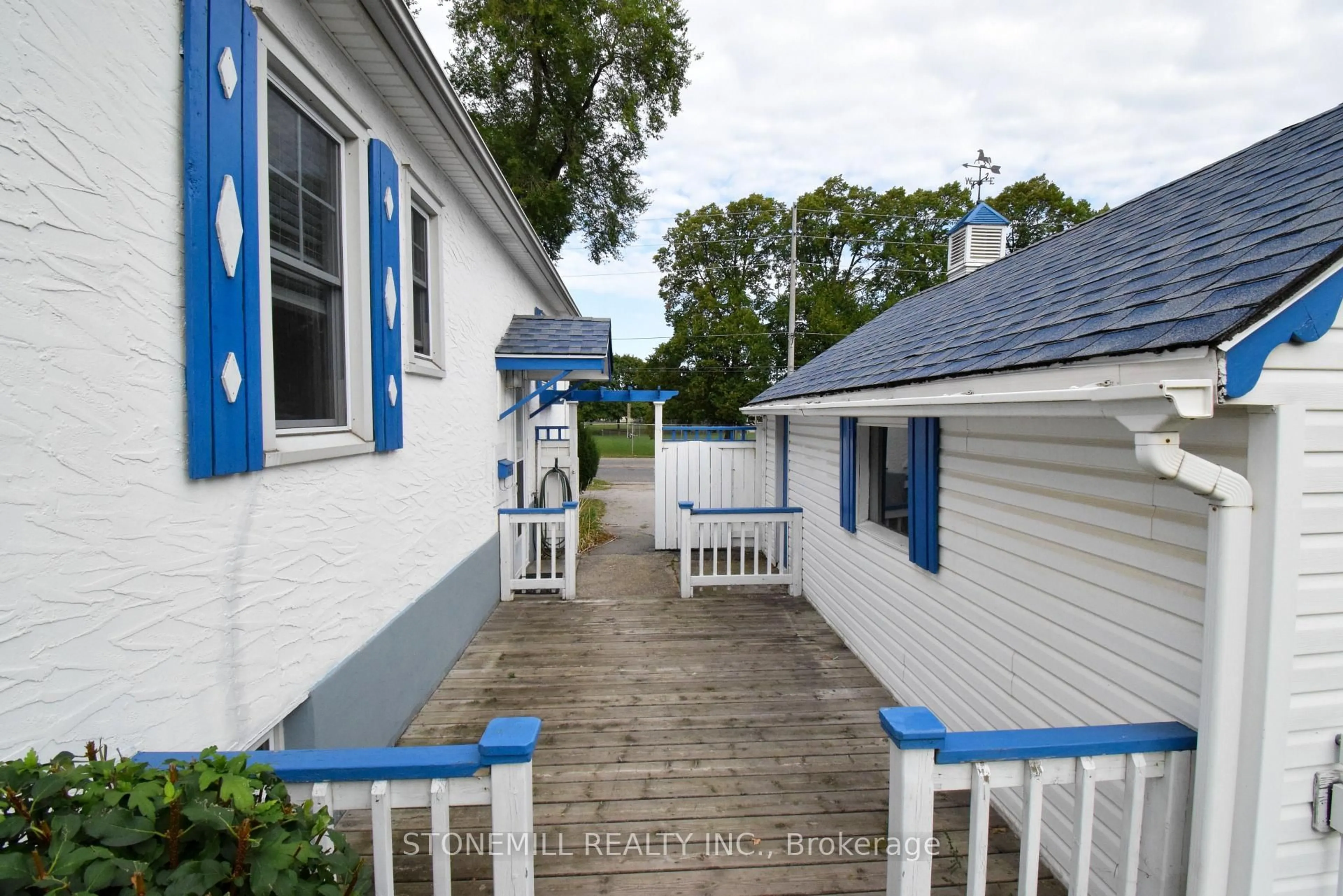 Patio, water/lake/river/ocean view for 272 Carlton St, St. Catharines Ontario L2N 1B9