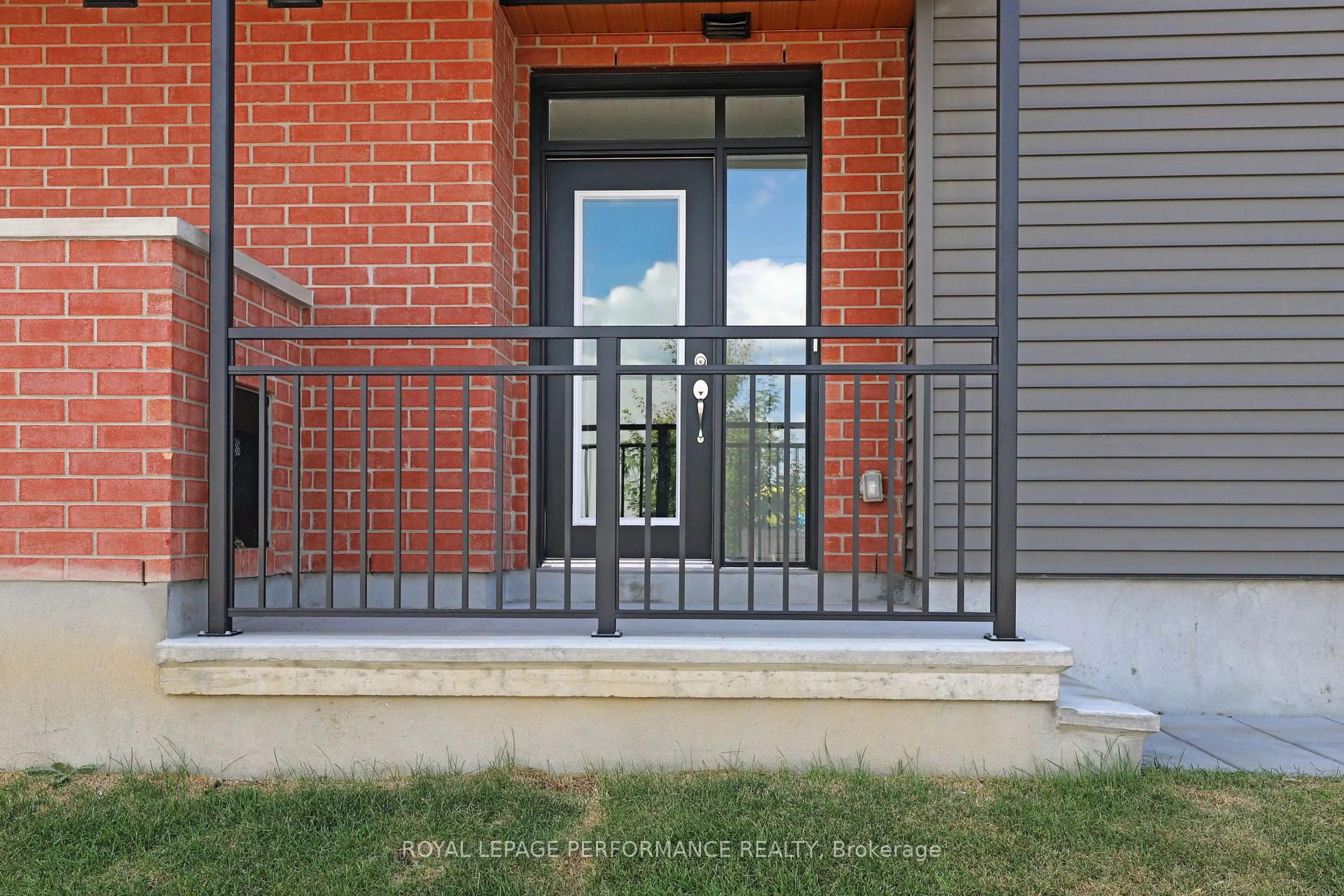 Unknown for 1220 Flycatcher Private, Ottawa Ontario K1X 0M7