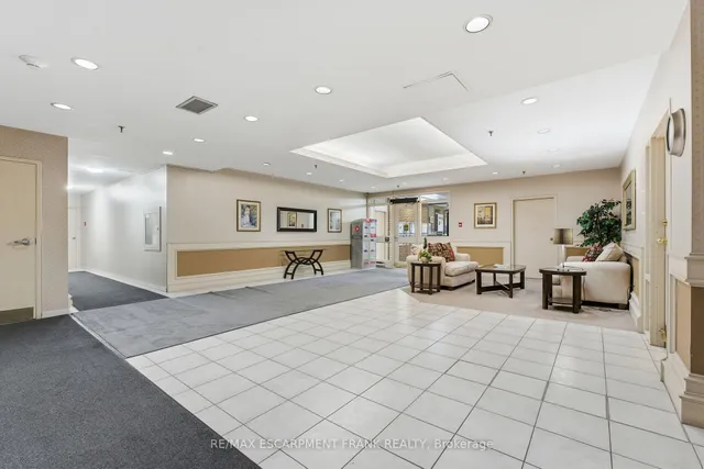 432 Main St #902, Hamilton 4