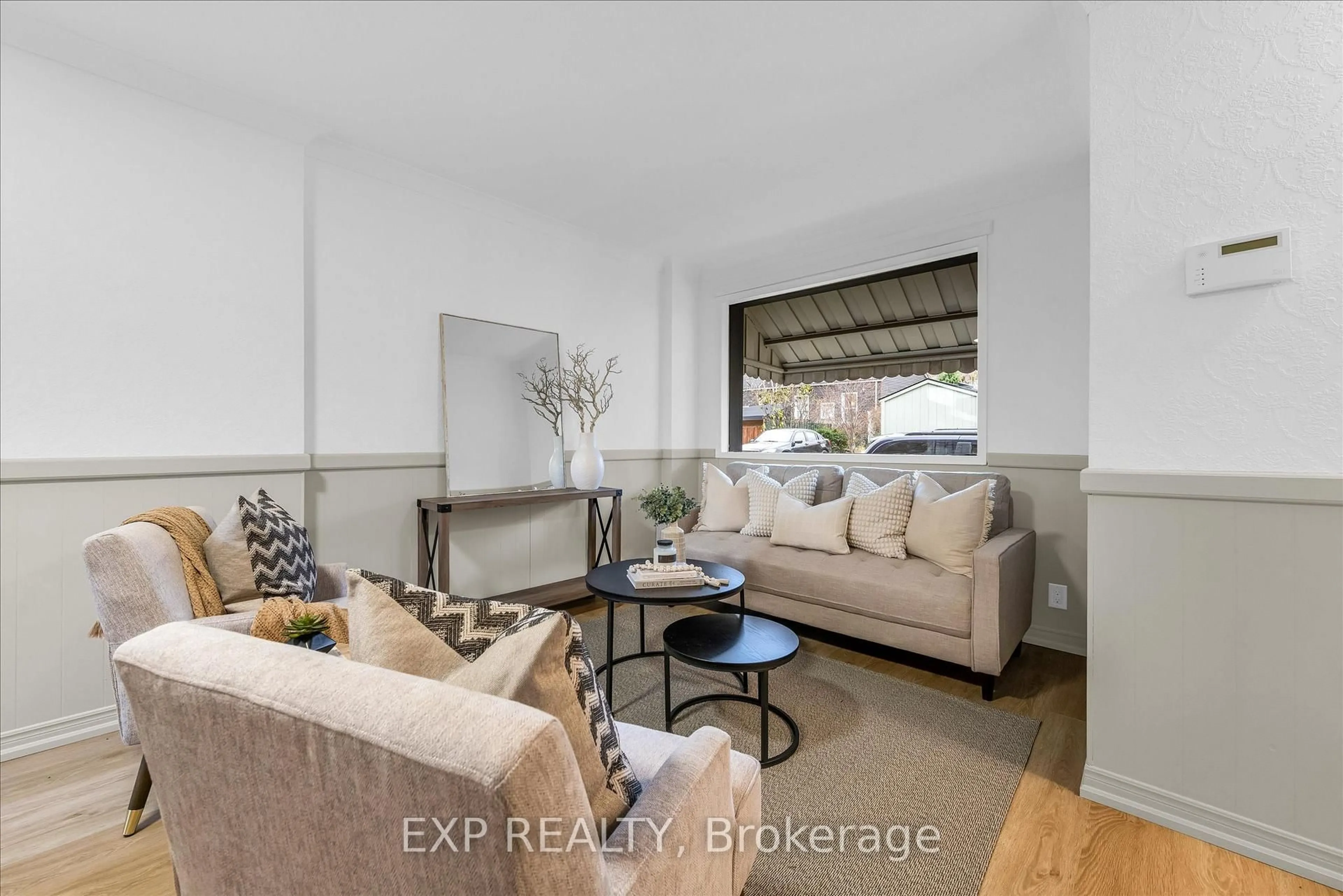 Living room with furniture, unknown for 11 Ford St, Hamilton Ontario L8N 2P4