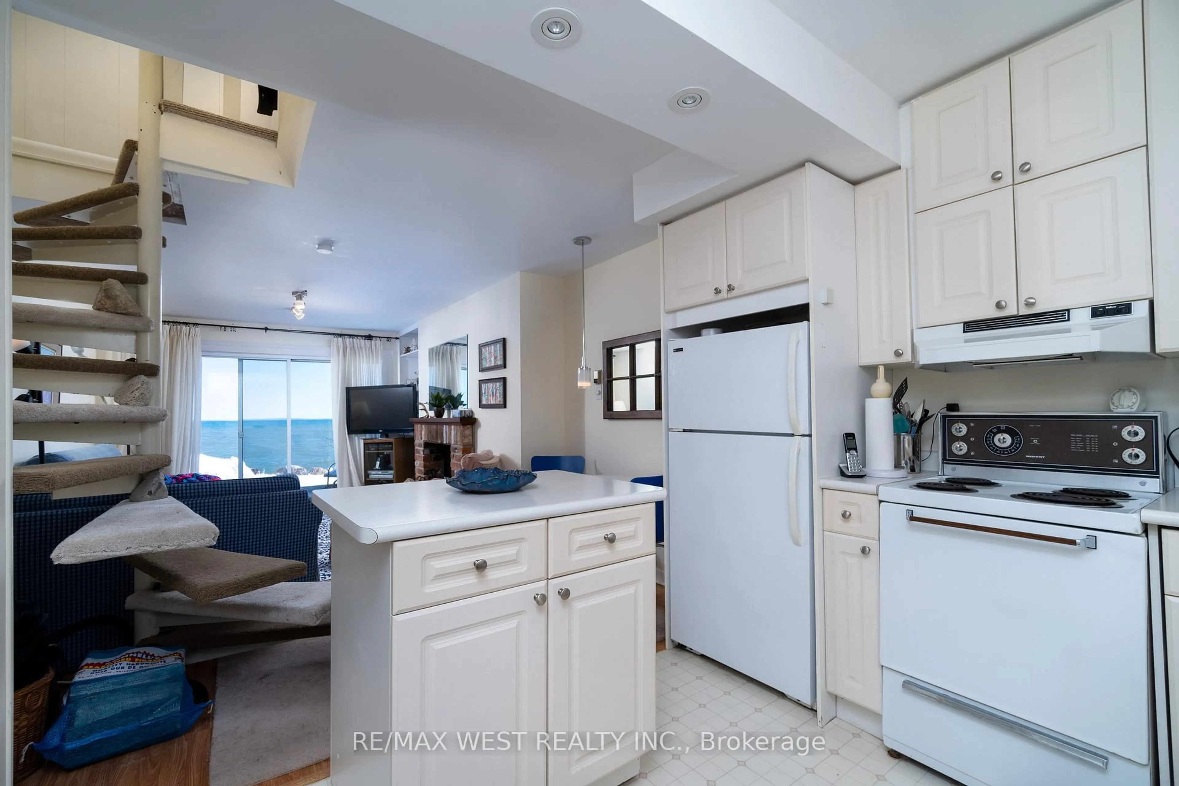 Open concept kitchen, ceramic/tile floor for 209513 Hwy 26 #12A, Blue Mountains Ontario L9Y 0S5