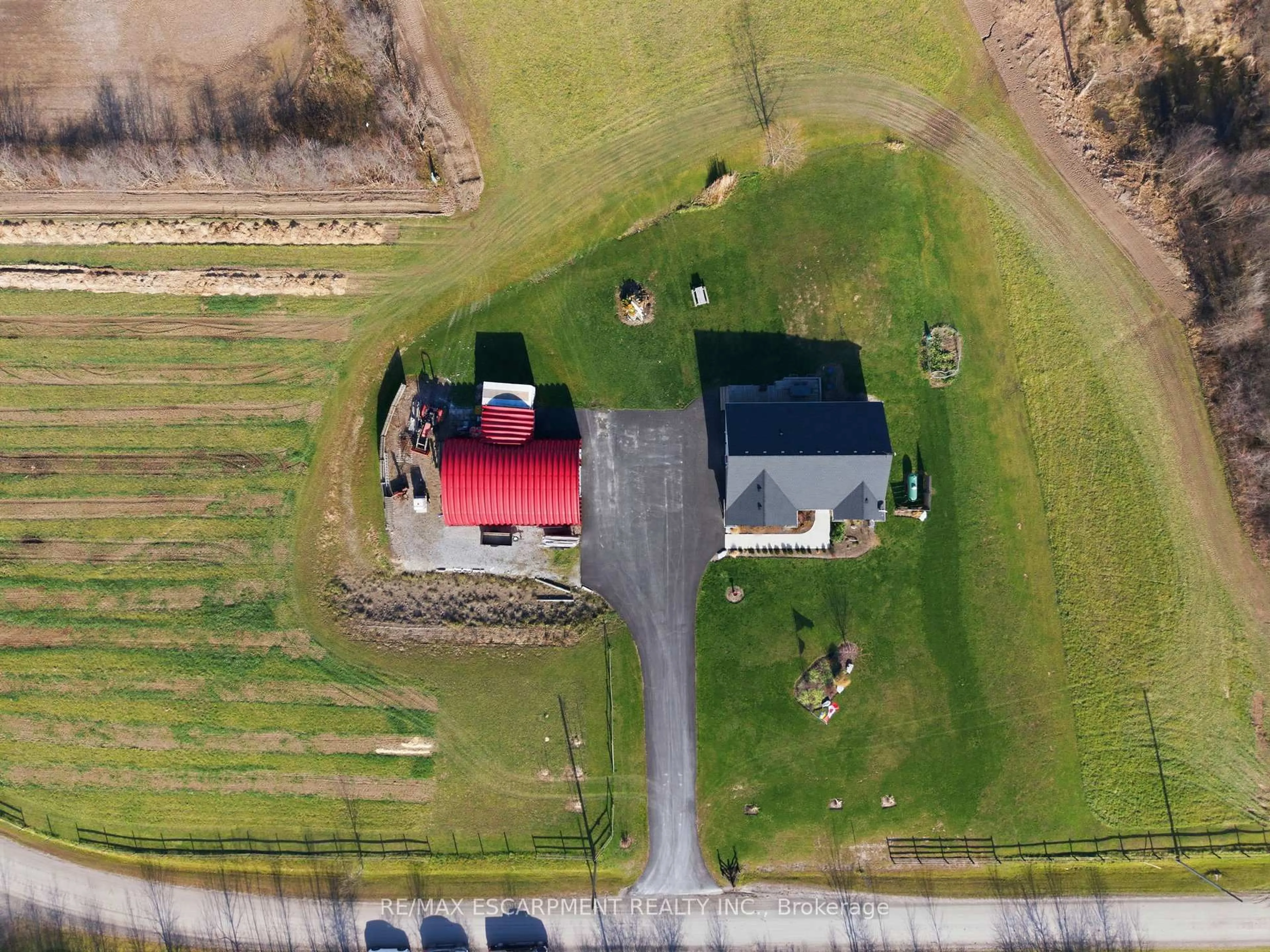 A pic from outside/outdoor area/front of a property/back of a property/a pic from drone, unknown for 9071 NORTH CHIPPAWA Rd, West Lincoln Ontario L0R 2A0
