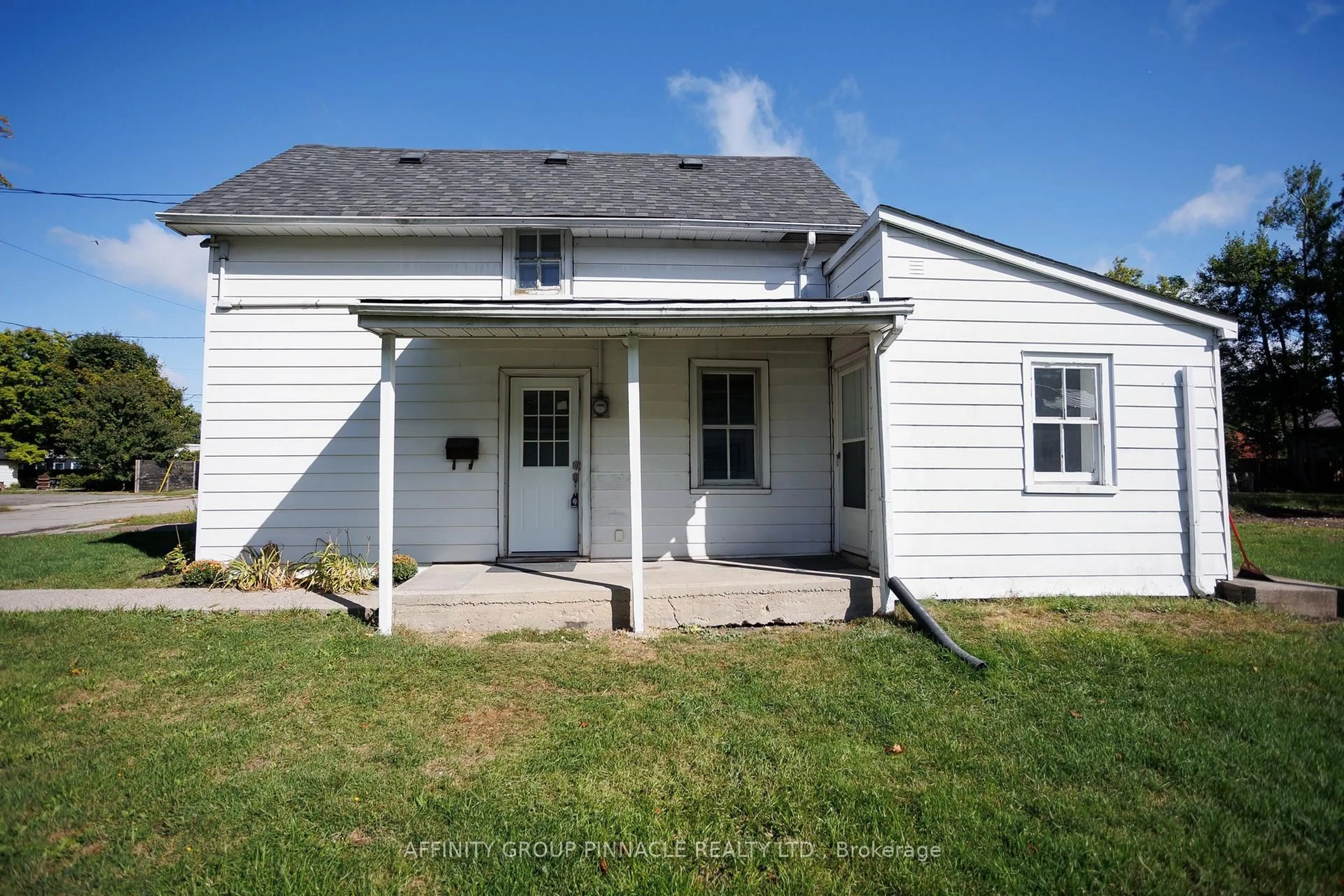 Home with vinyl exterior material, street for 6 Duke St, Kawartha Lakes Ontario K9V 2K4