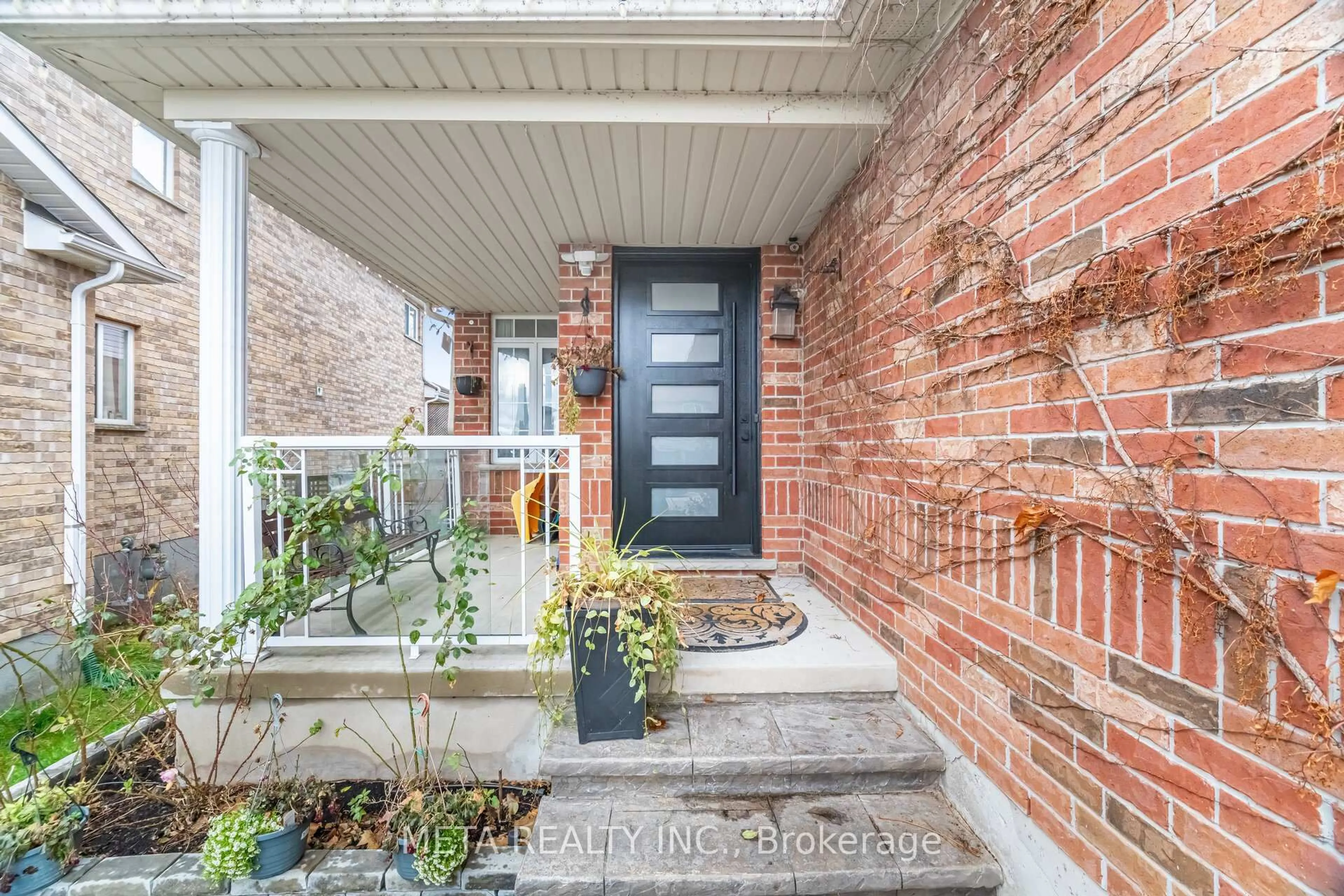 Unknown for 4 Popham Dr, Guelph Ontario N1E 0B7