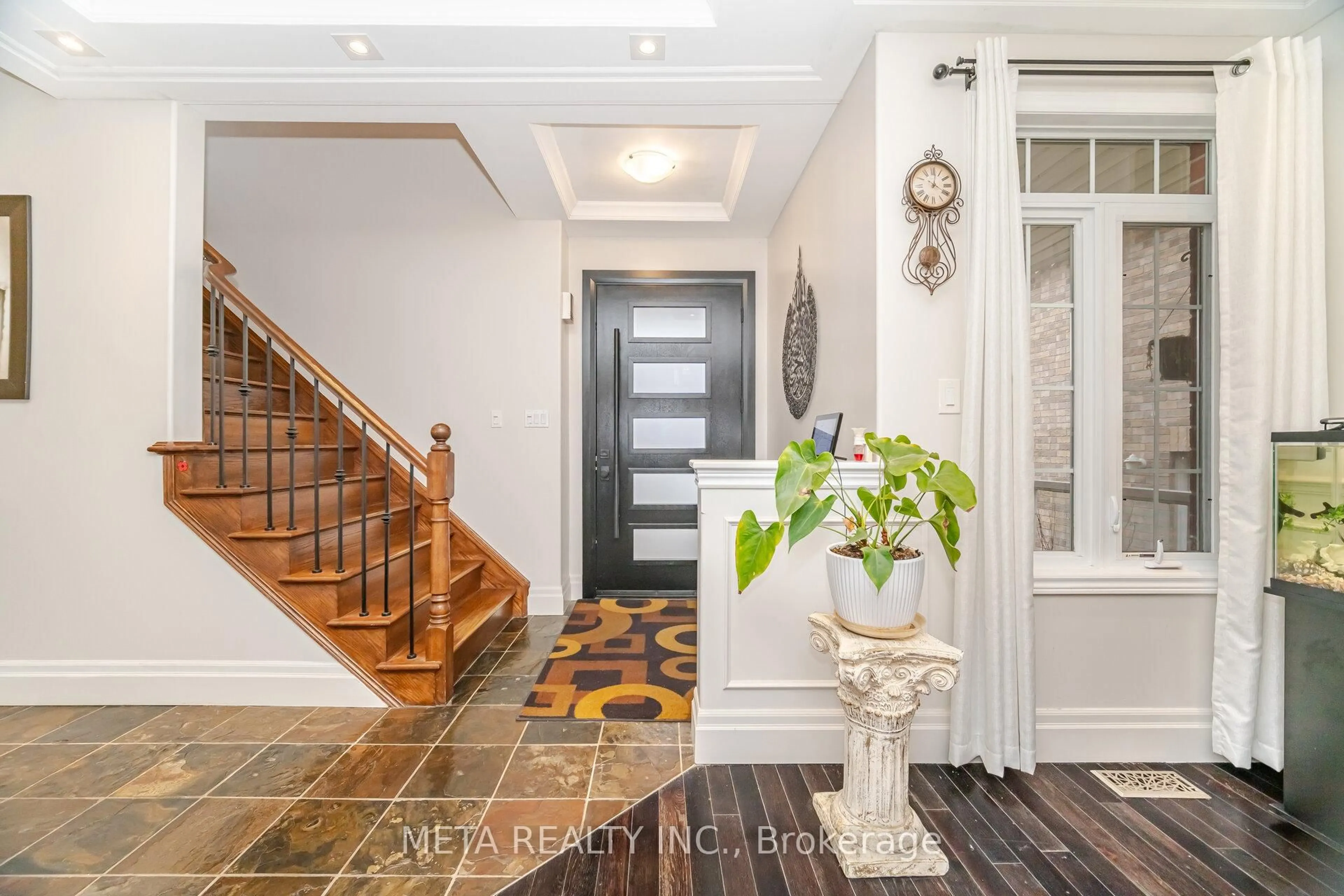 Indoor entryway for 4 Popham Dr, Guelph Ontario N1E 0B7