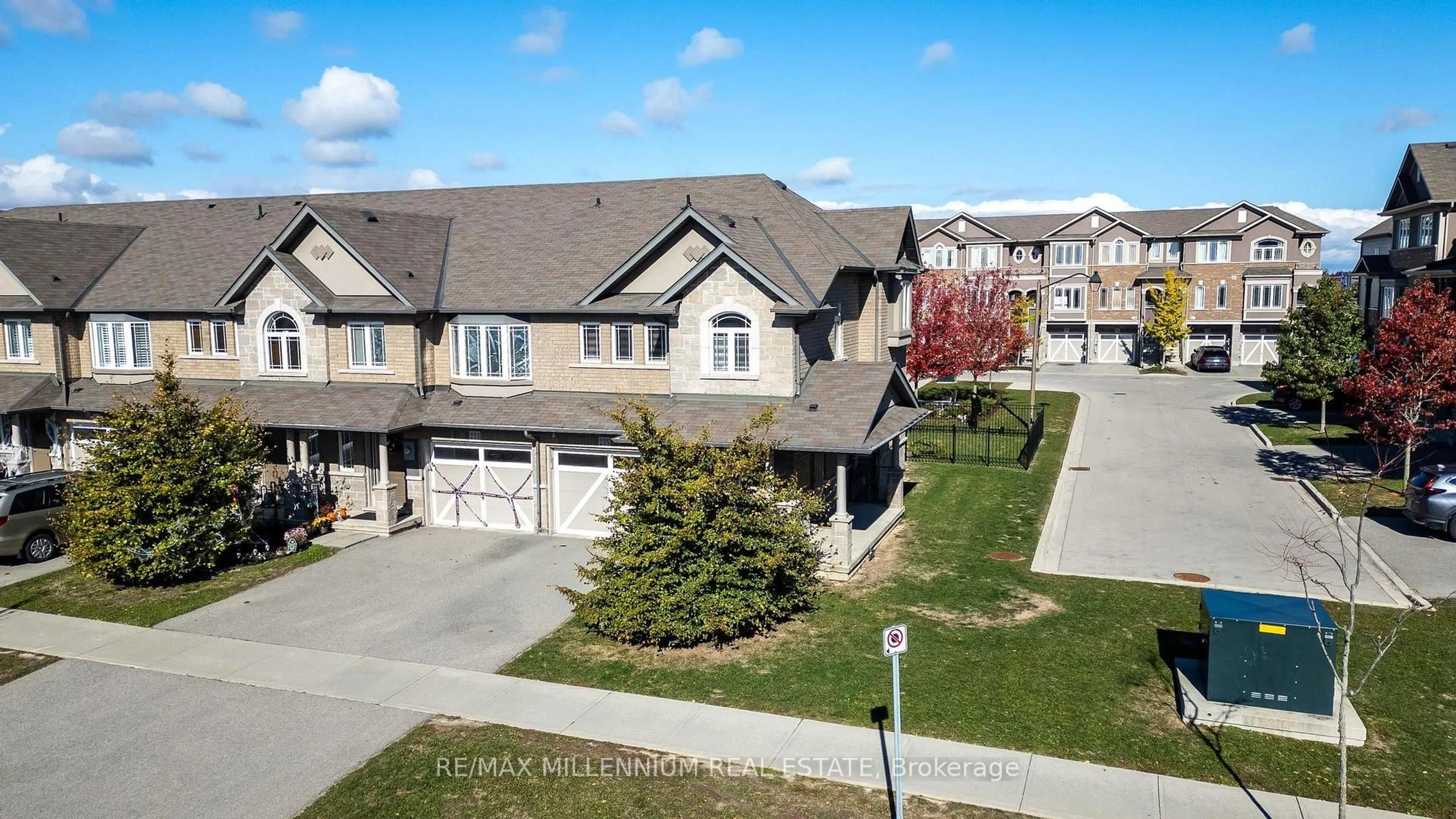 A pic from outside/outdoor area/front of a property/back of a property/a pic from drone, street for 235 Bellagio Ave, Hamilton Ontario L0R 1P0