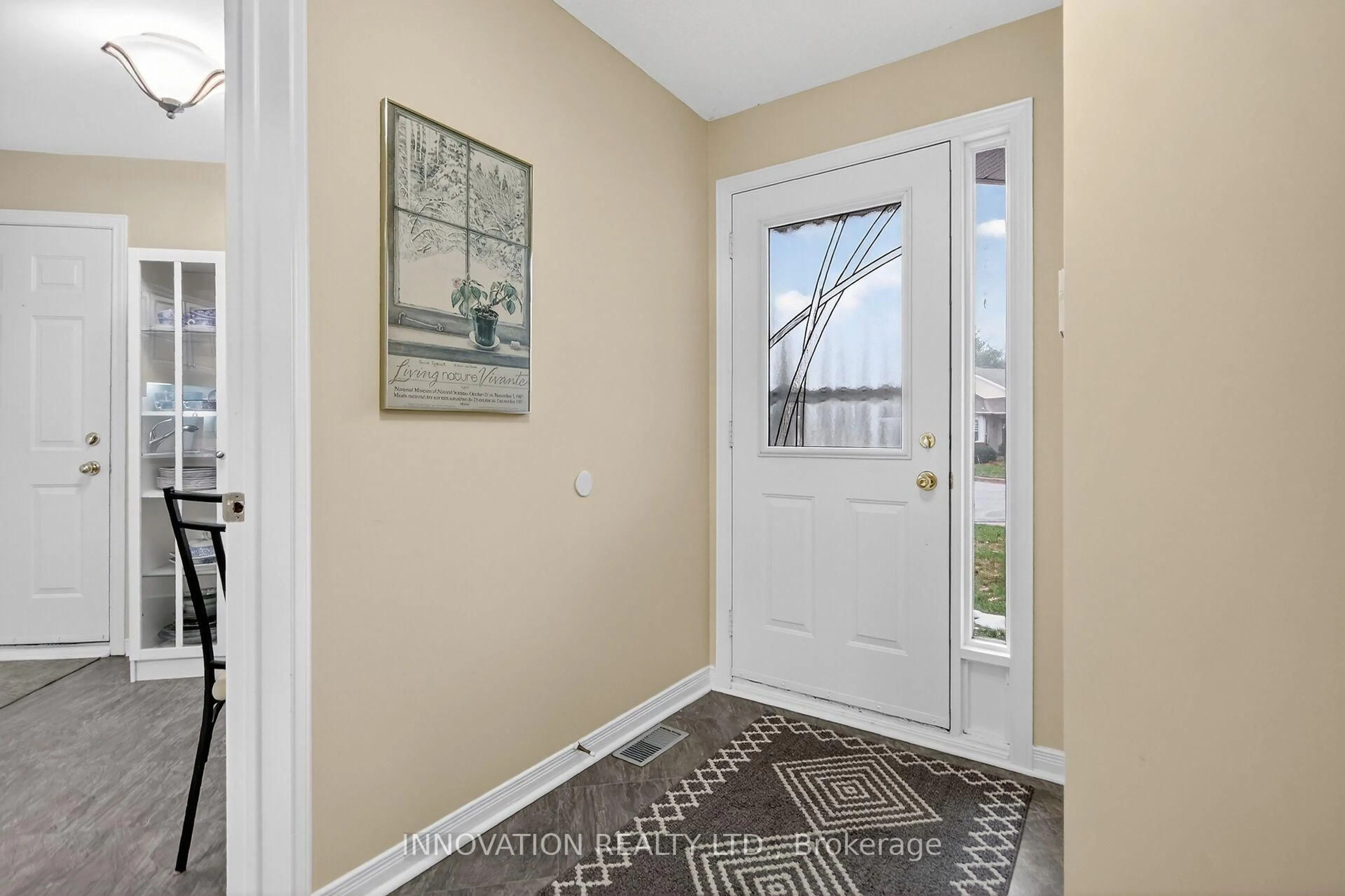 Indoor entryway for 9 Heather Glen Crt, Stittsville Ontario K2S 1L3