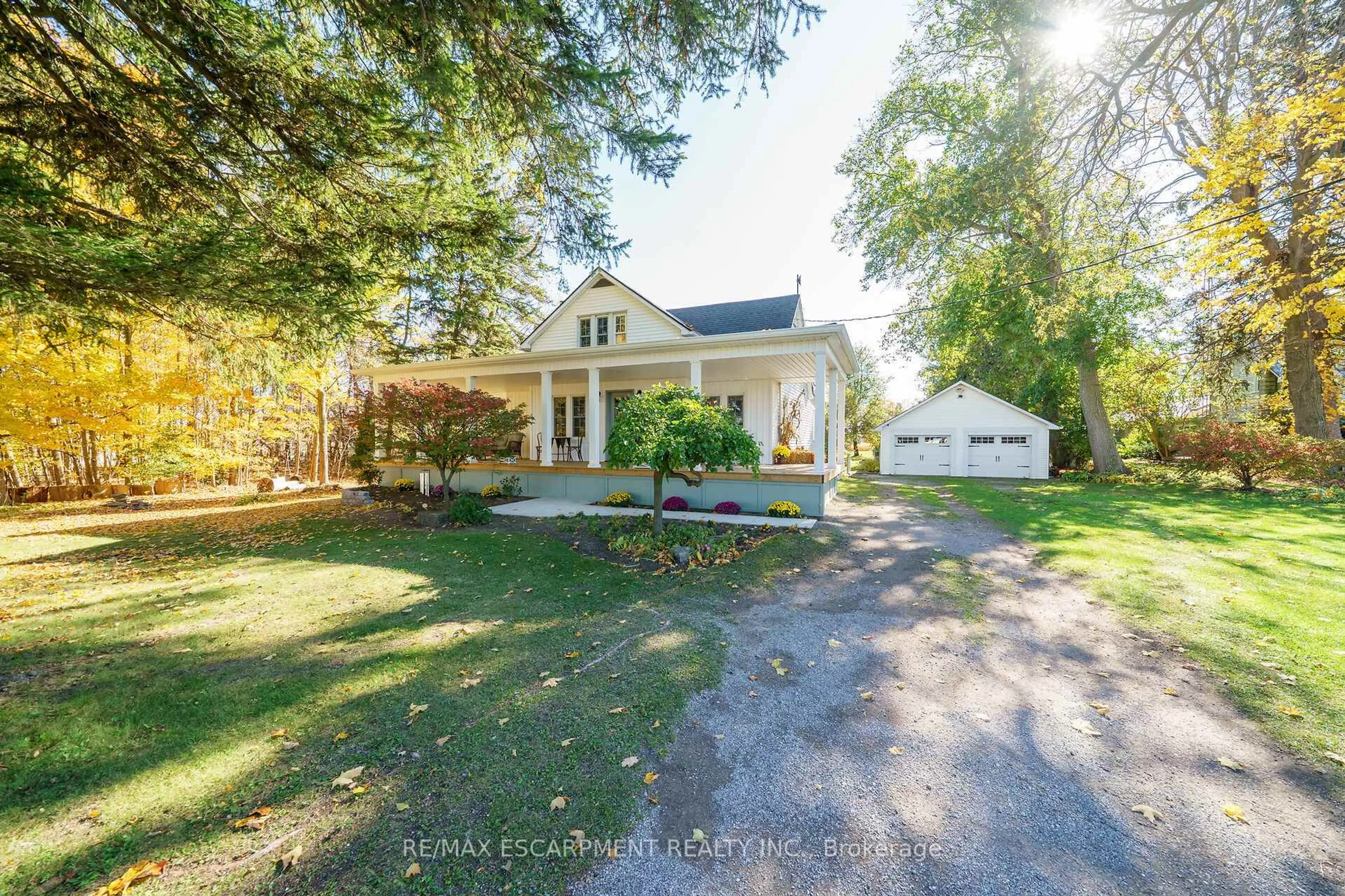 A pic from outside/outdoor area/front of a property/back of a property/a pic from drone, street for 1072 Concession 13 Townsend, Norfolk Ontario N3Y 4K3