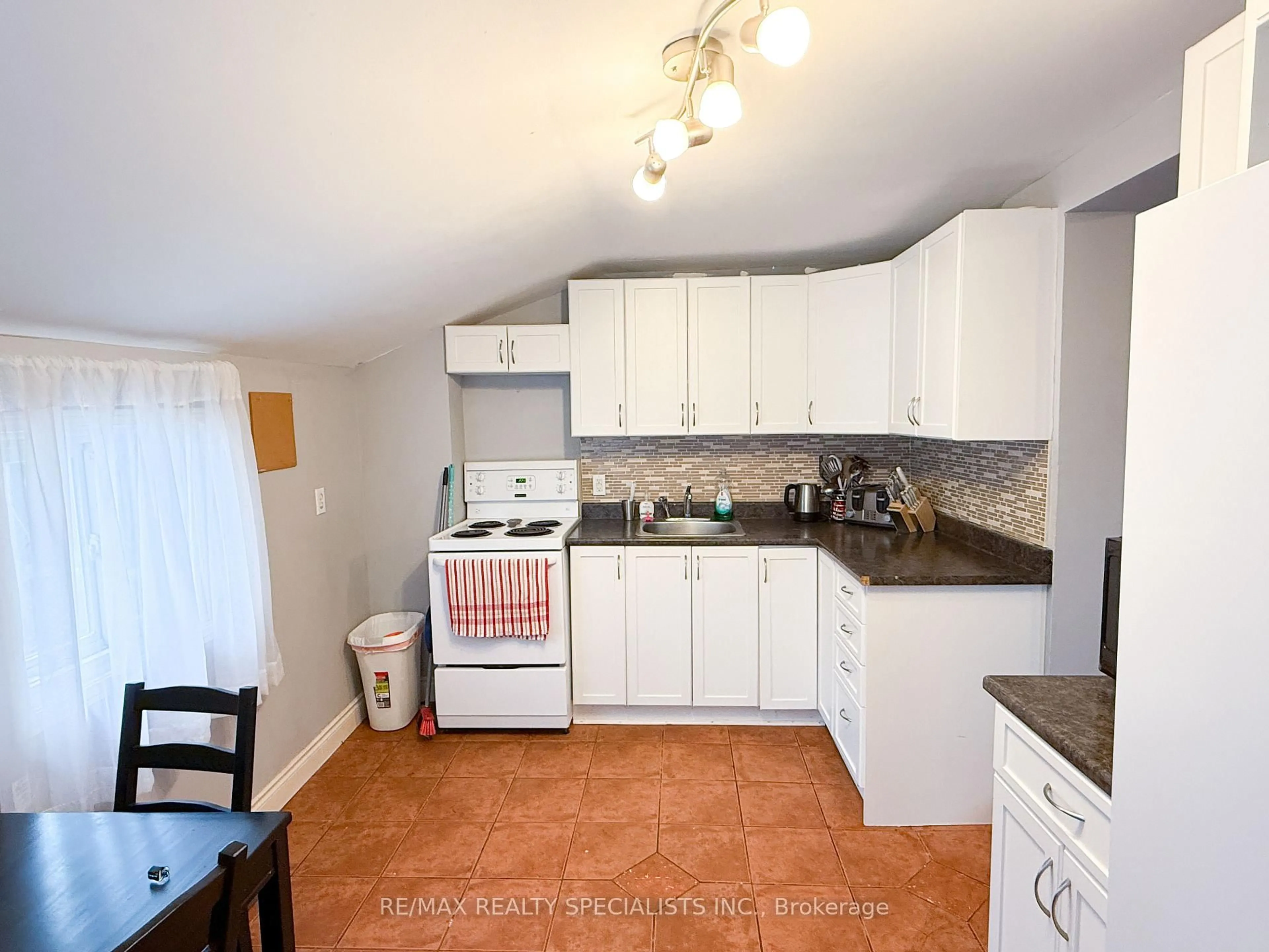 Standard kitchen, ceramic/tile floor for 434 Division St, Kingston Ontario K7K 4A9