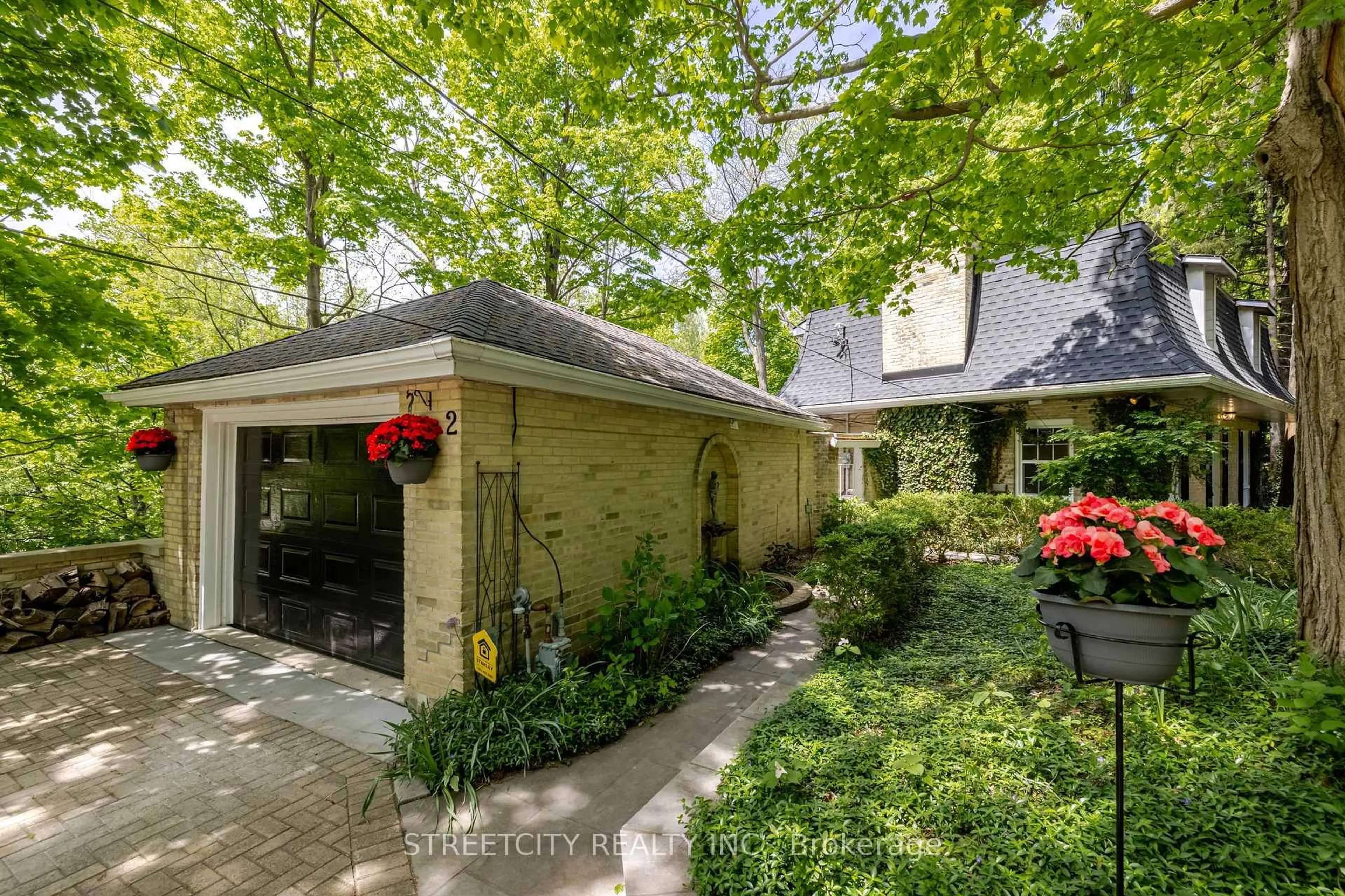 Unknown for 2 Grosvenor St, London East Ontario N6A 1Y4