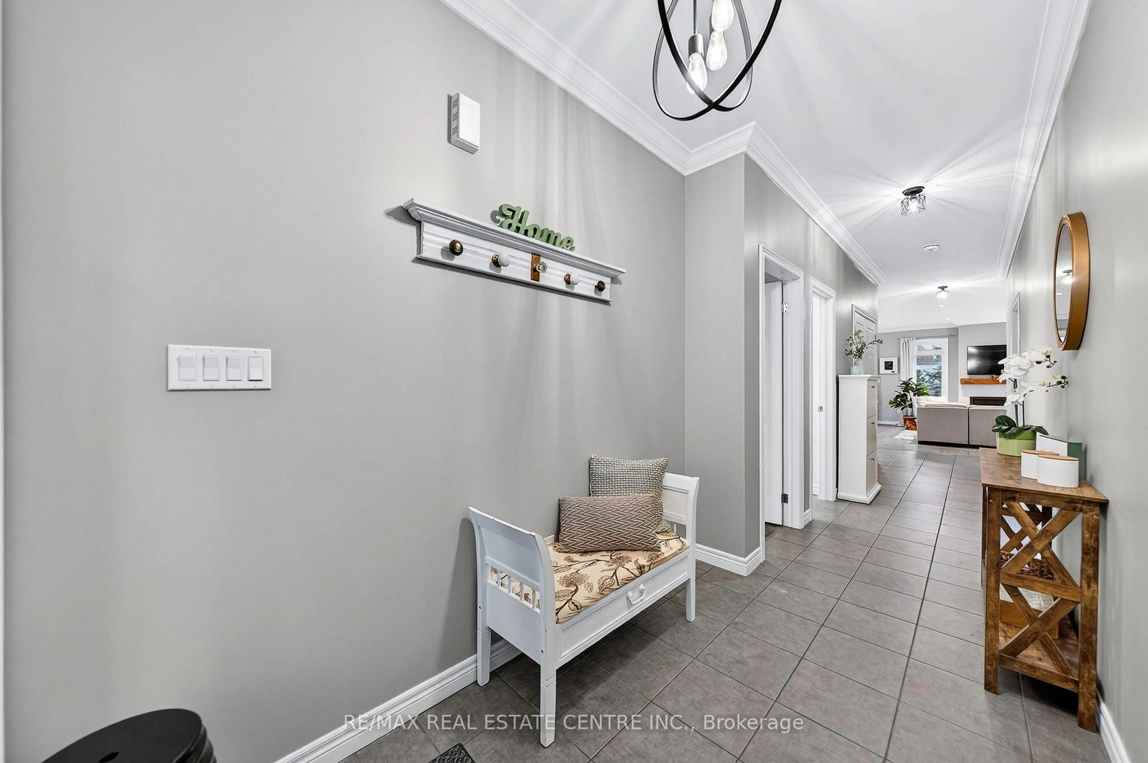 Indoor entryway for 57 Cutting Dr, Centre Wellington Ontario N0B 1S0