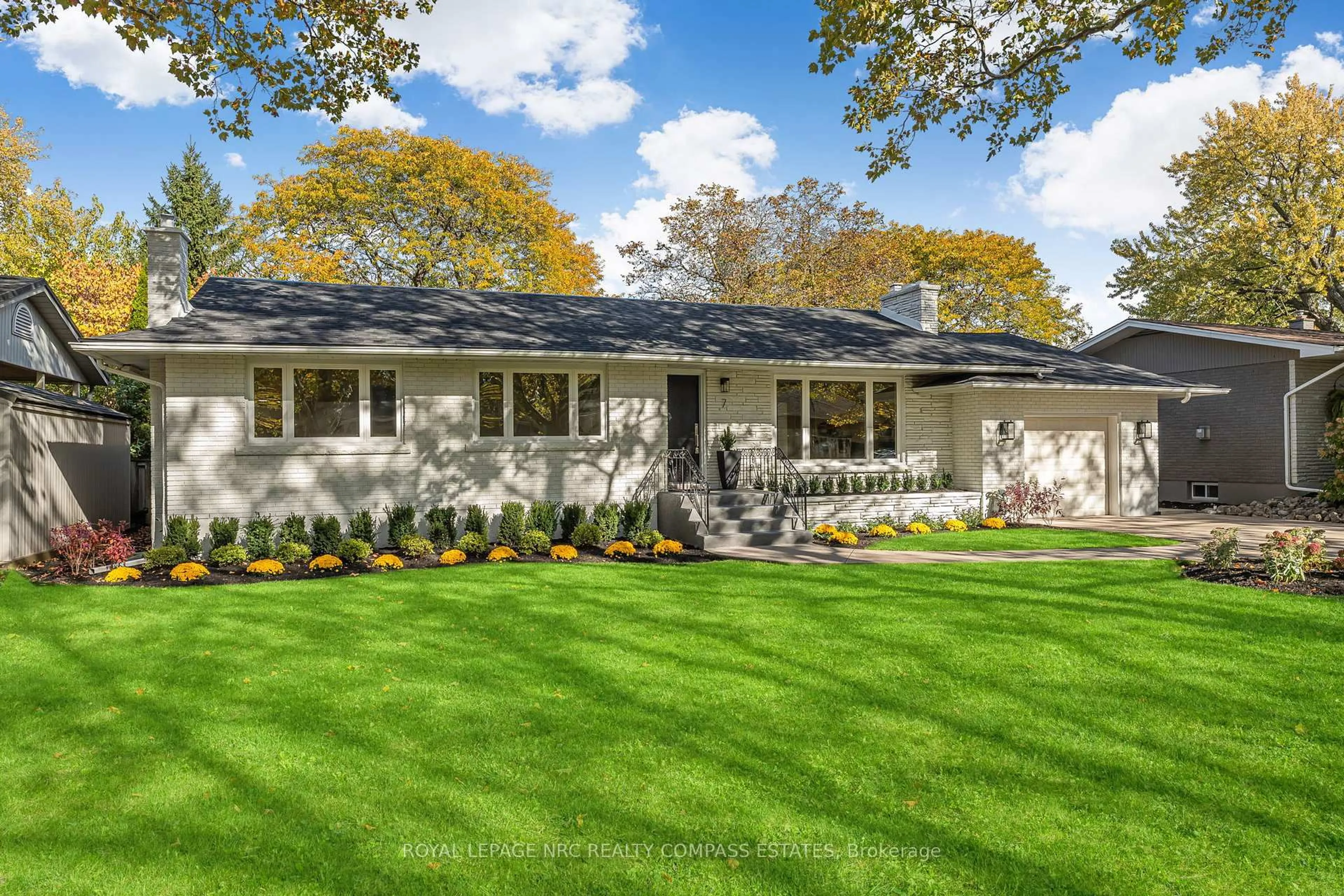 Home with vinyl exterior material, street for 7 St. Julien Dr, St. Catharines Ontario L2T 2G3