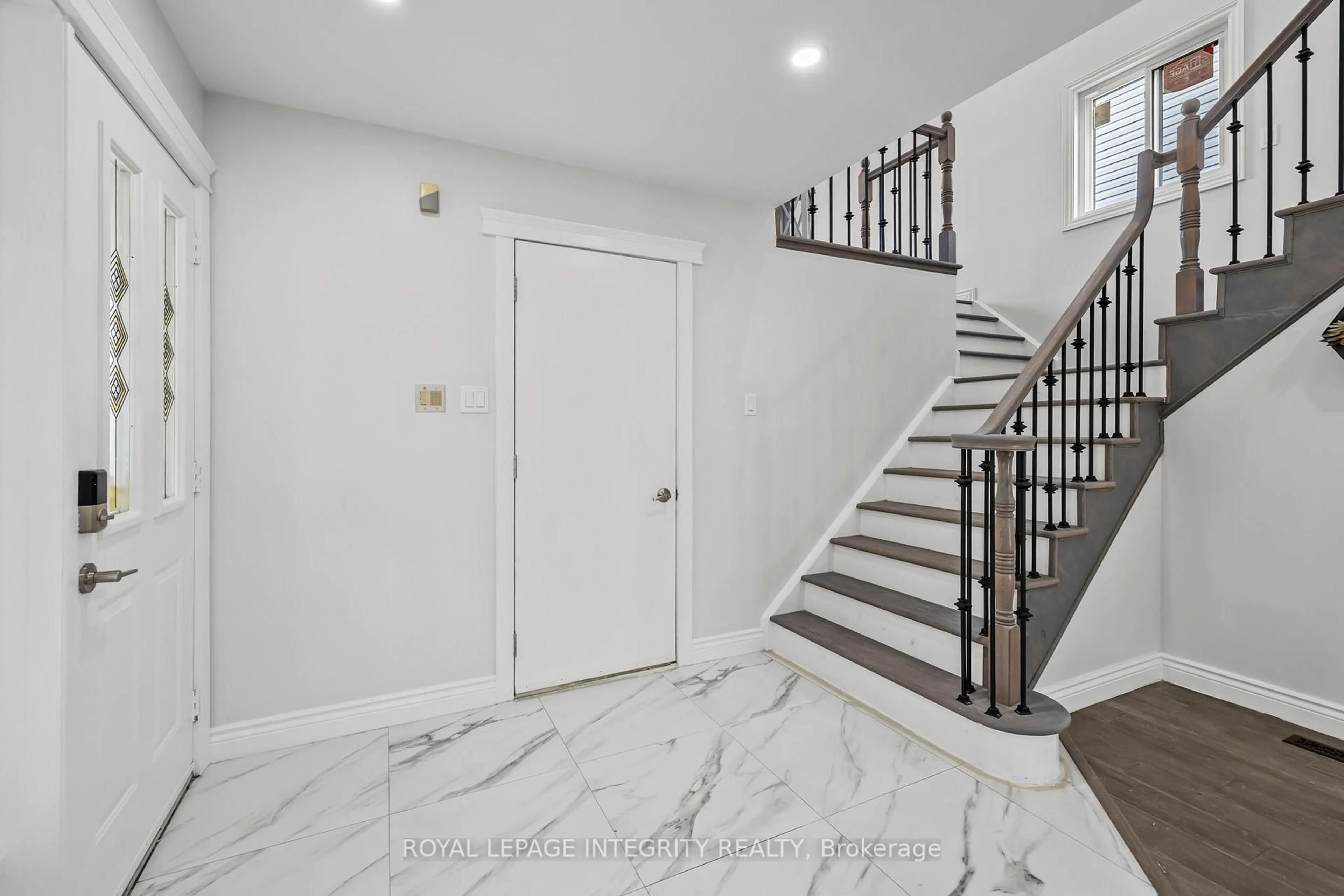 Unknown for 83 Saddle Cres, Ottawa Ontario K1G 5L3