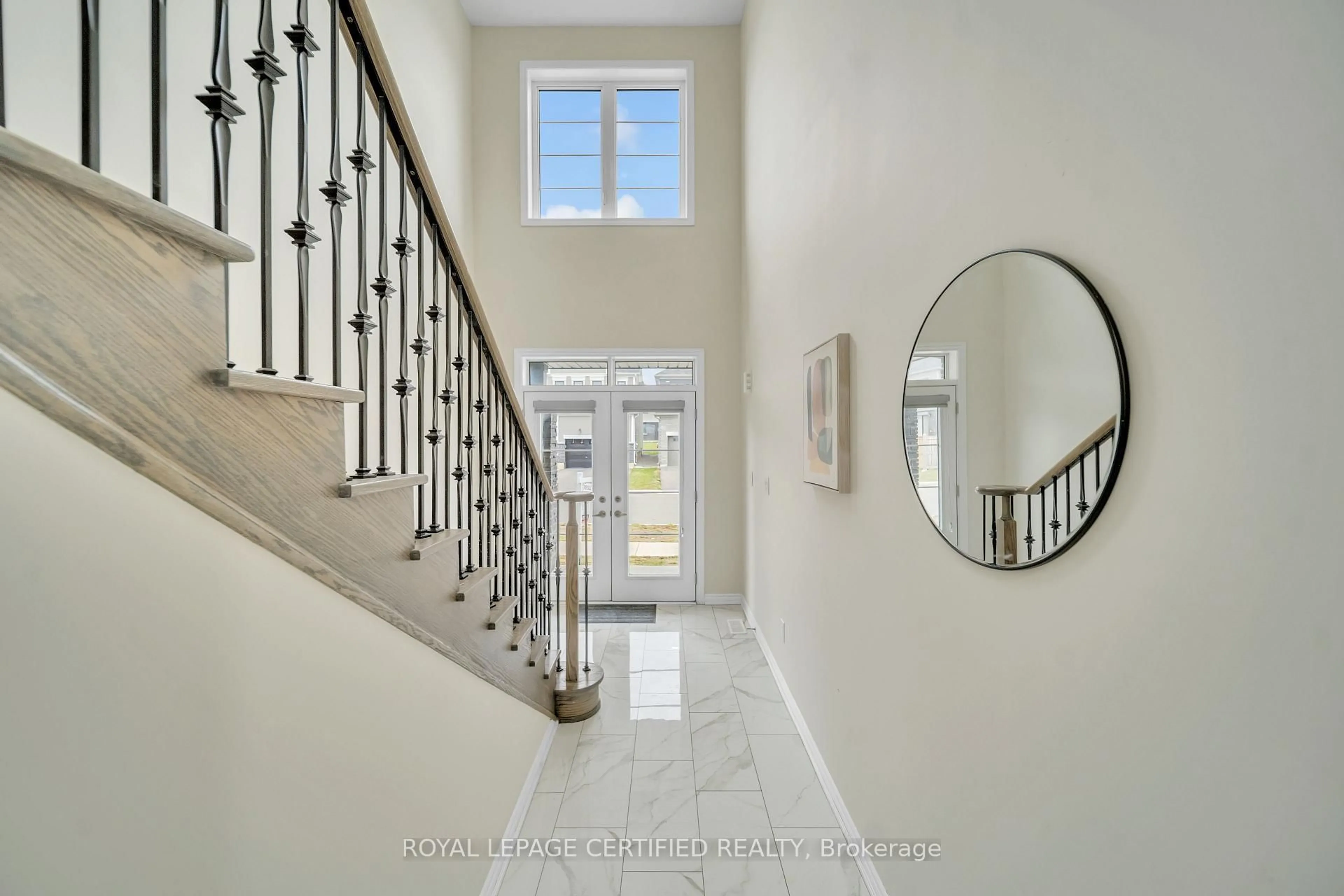 Indoor entryway for 68 Hawick Cres, Haldimand Ontario N3W 0G6