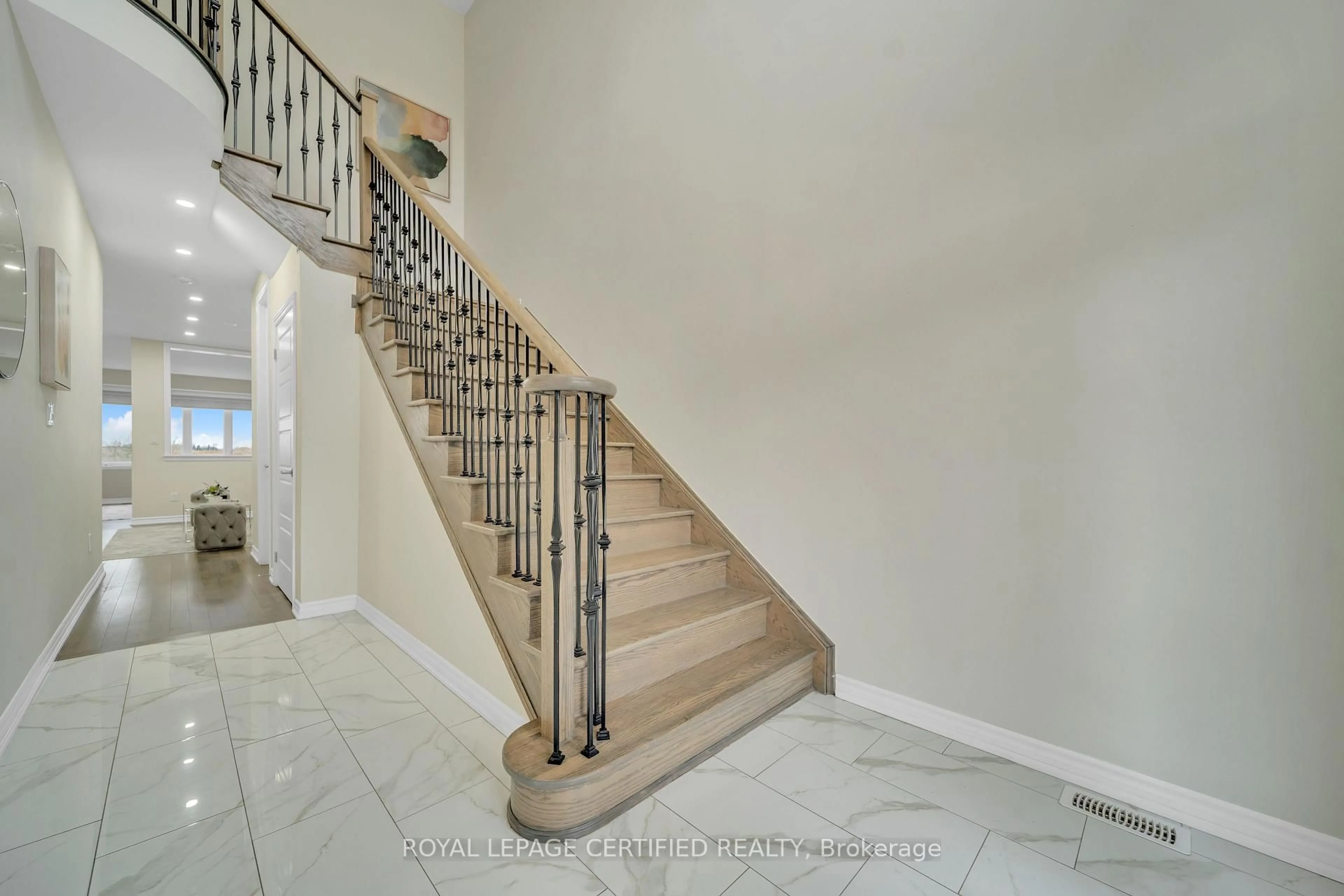 Stairs for 68 Hawick Cres, Haldimand Ontario N3W 0G6
