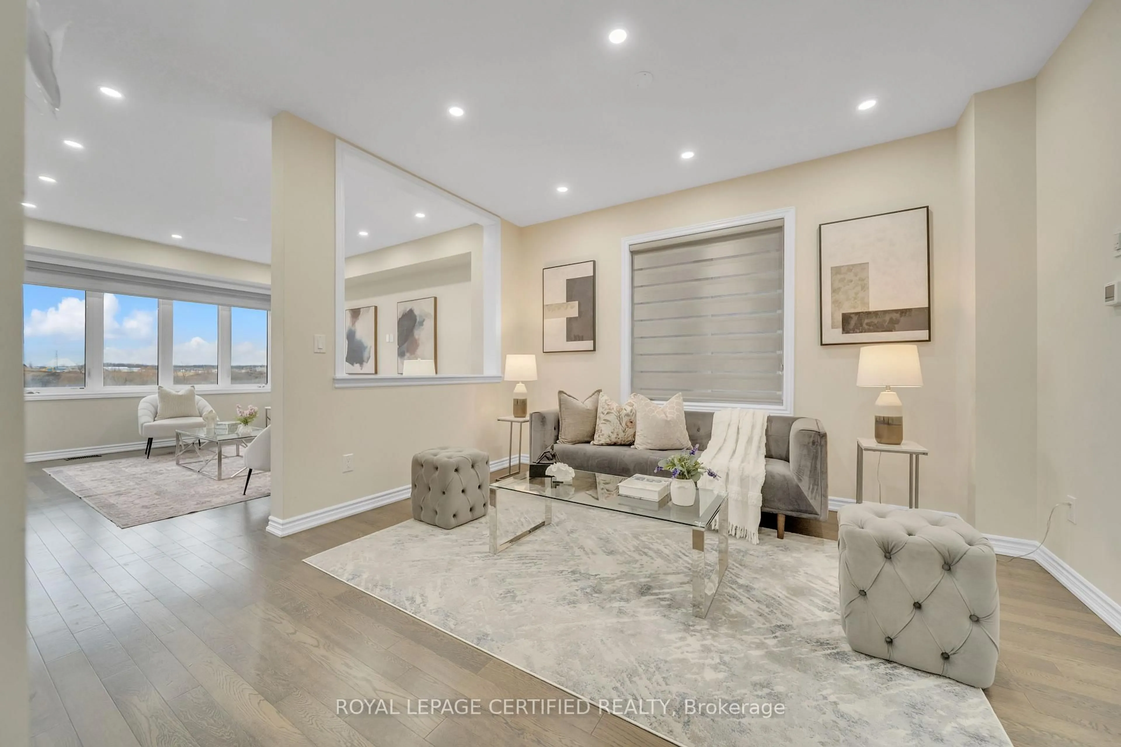 Living room with furniture, unknown for 68 Hawick Cres, Haldimand Ontario N3W 0G6