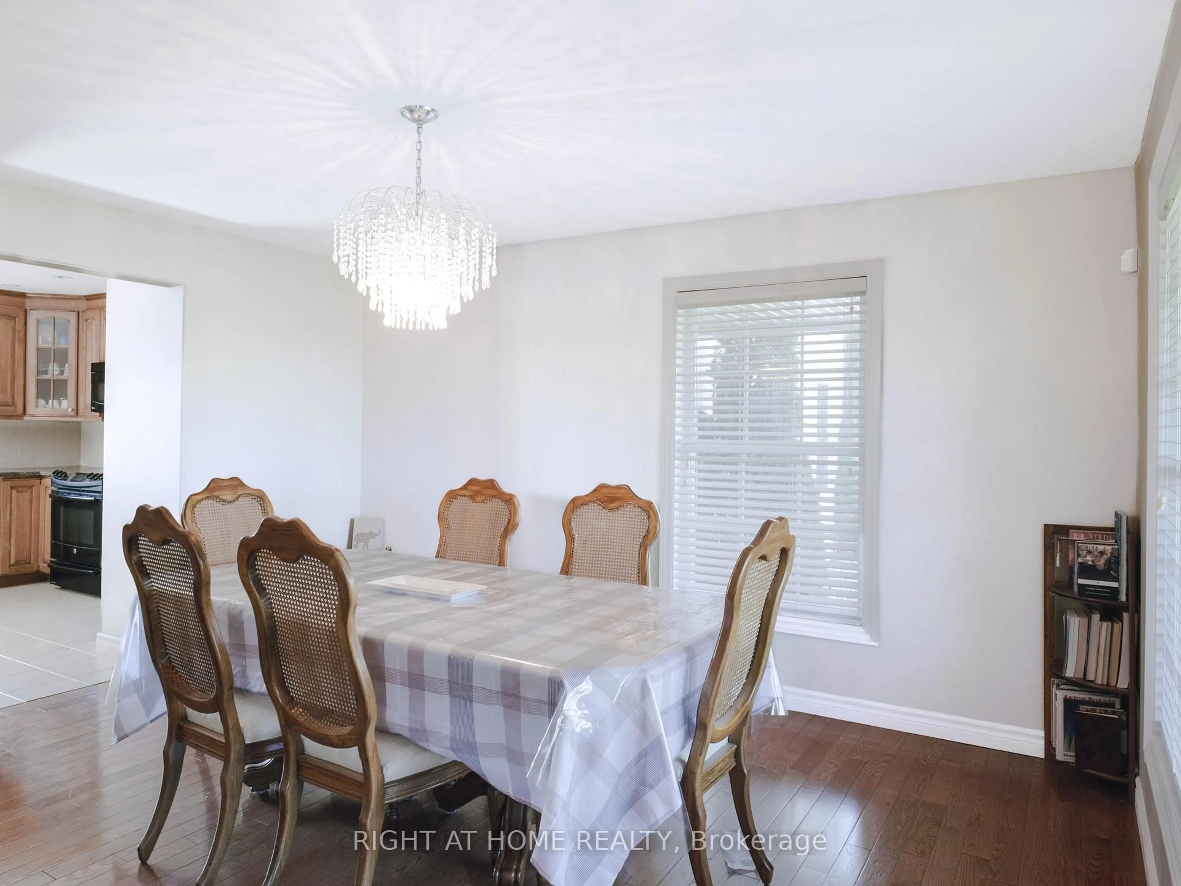 Dining room, wood/laminate floor for 1165 9TH Line, Carleton Place Ontario K7C 3P2