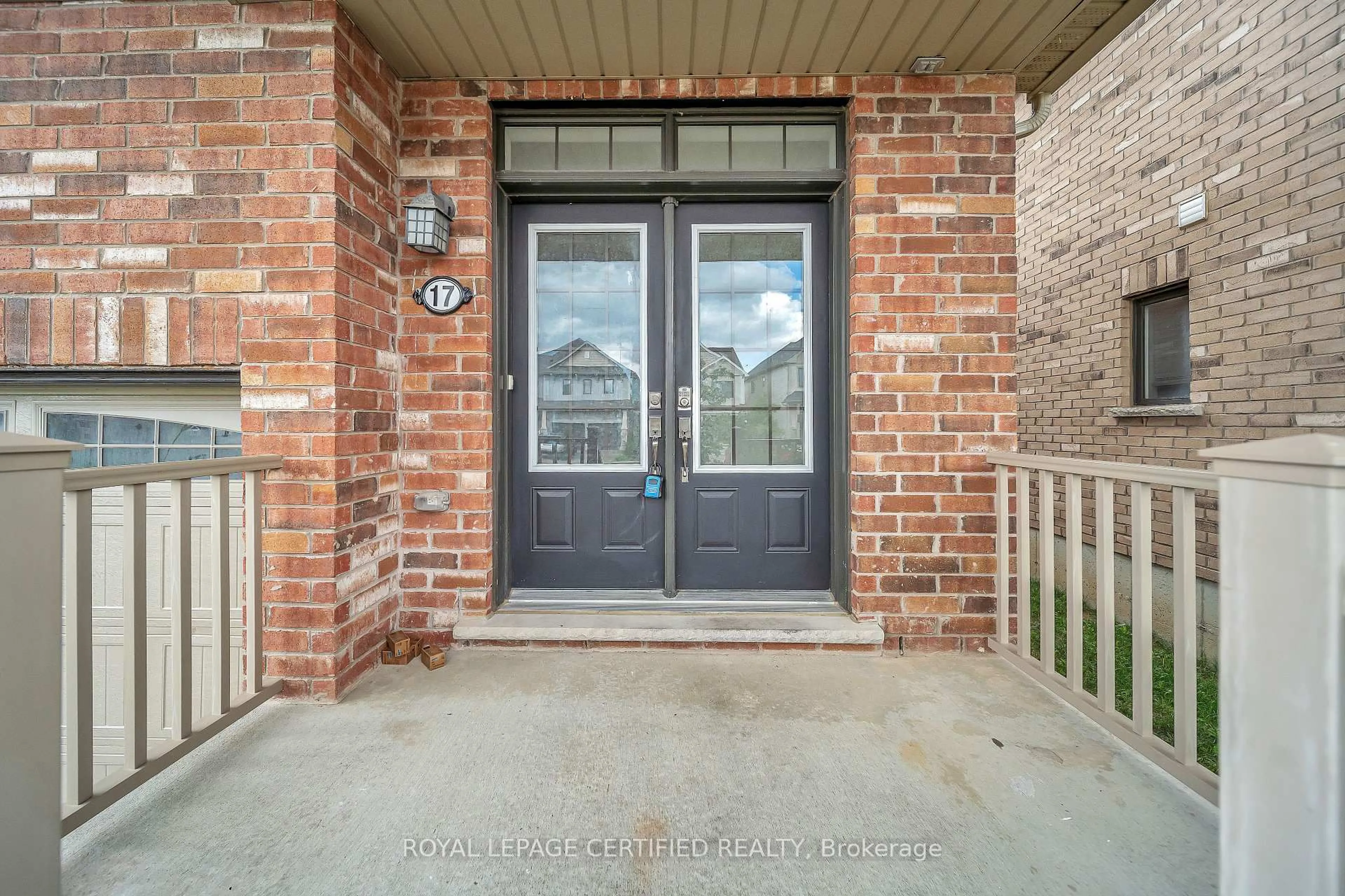 Indoor entryway for 17 Arnold Marshall Blvd, Haldimand Ontario N3W 0B2
