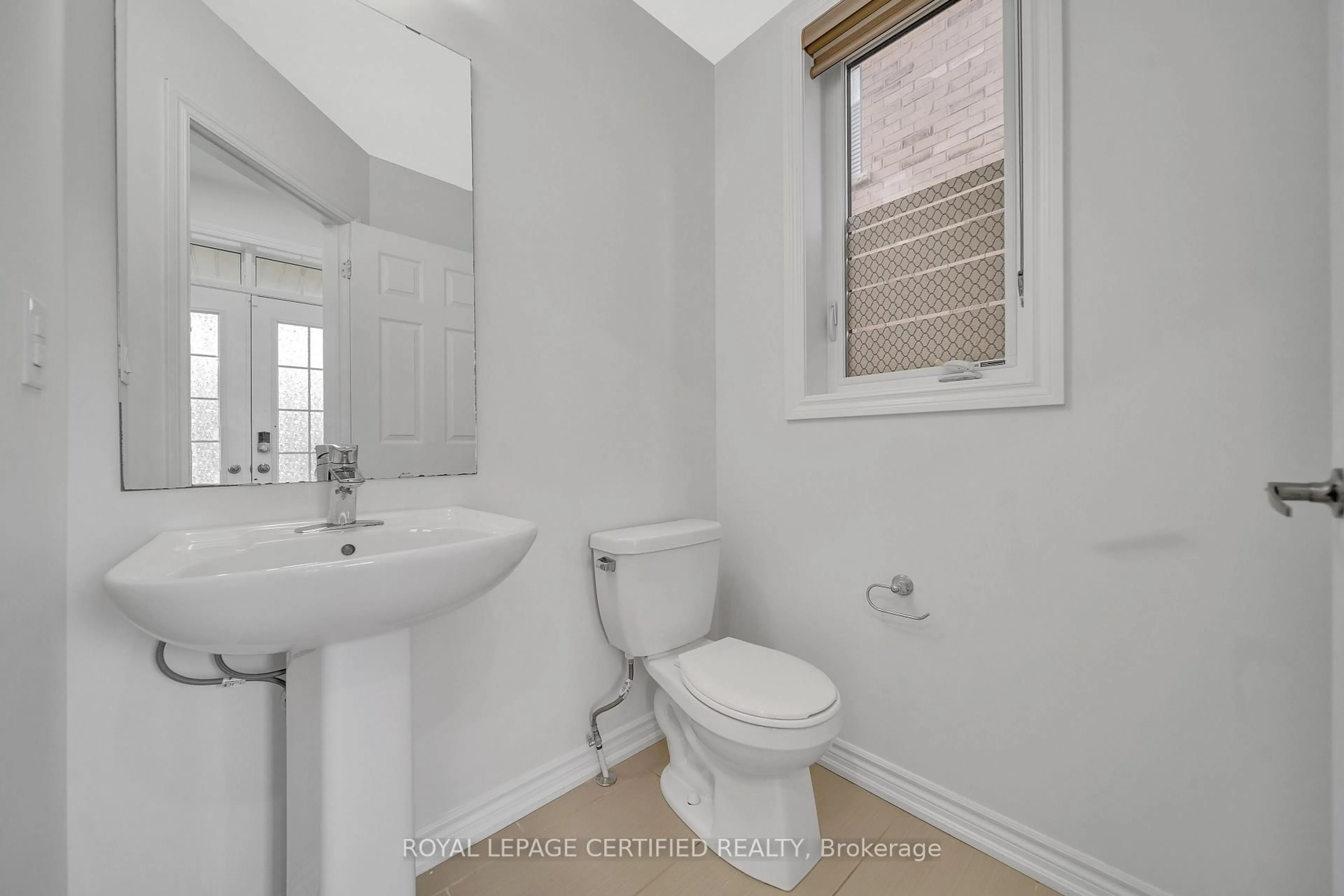 Standard bathroom, unknown for 17 Arnold Marshall Blvd, Haldimand Ontario N3W 0B2