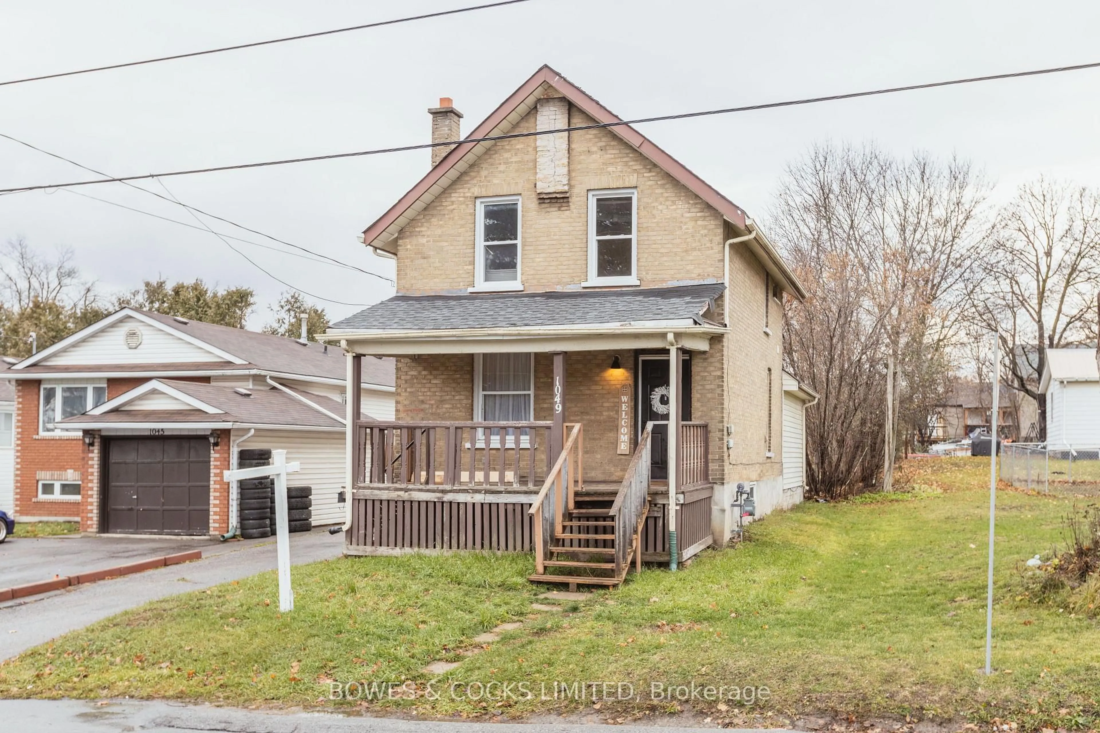 A pic from outside/outdoor area/front of a property/back of a property/a pic from drone, street for 1049 High St, Peterborough Ontario K9J 5R8