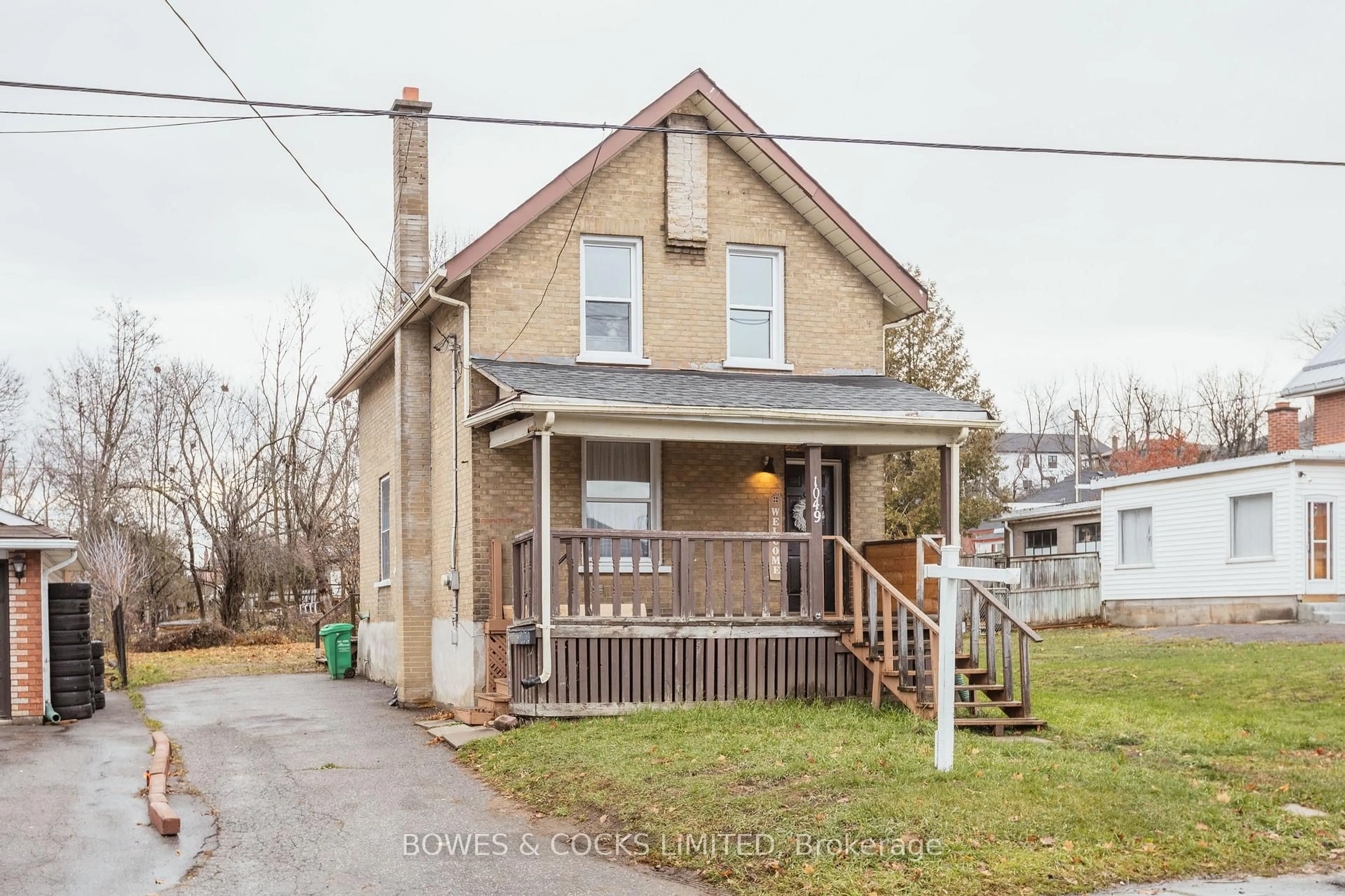 A pic from outside/outdoor area/front of a property/back of a property/a pic from drone, street for 1049 High St, Peterborough Ontario K9J 5R8