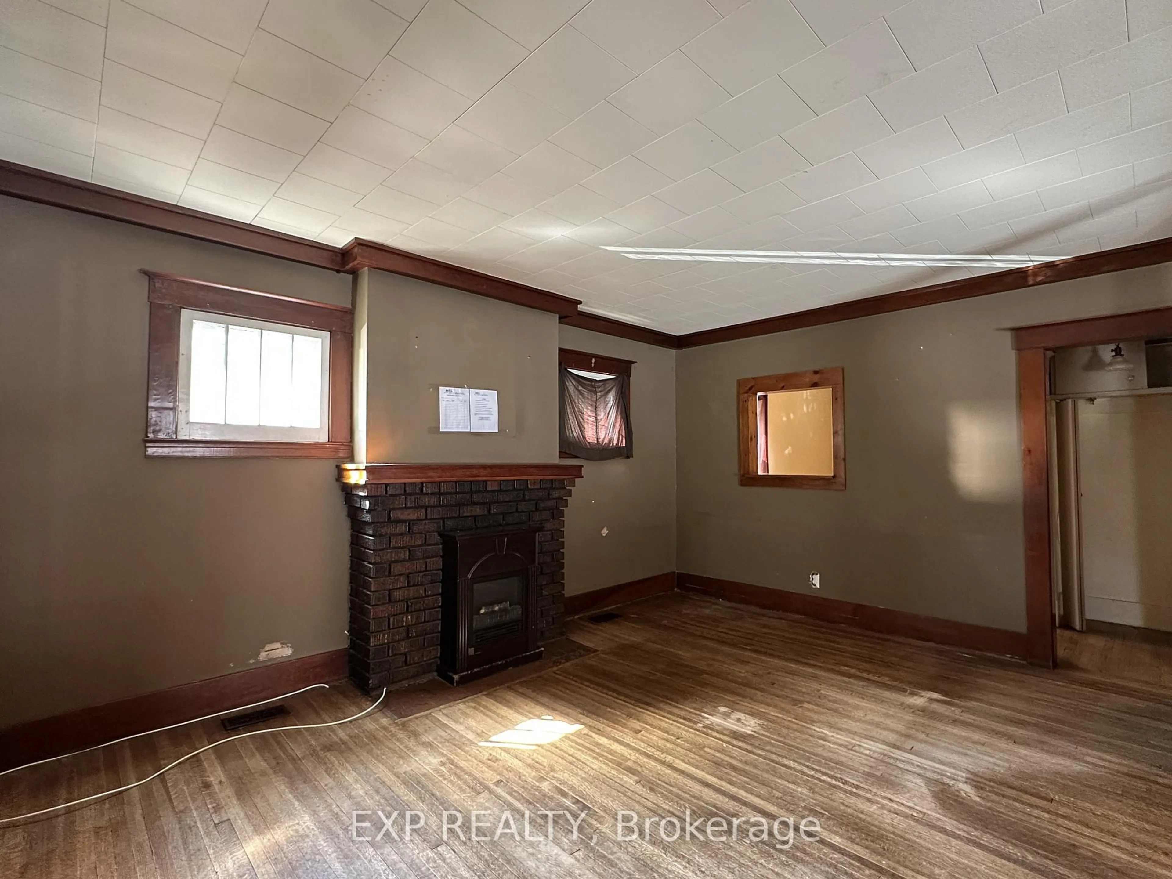 A pic of a room for 15 St Anne's Pl, St. Thomas Ontario N5R 2W2