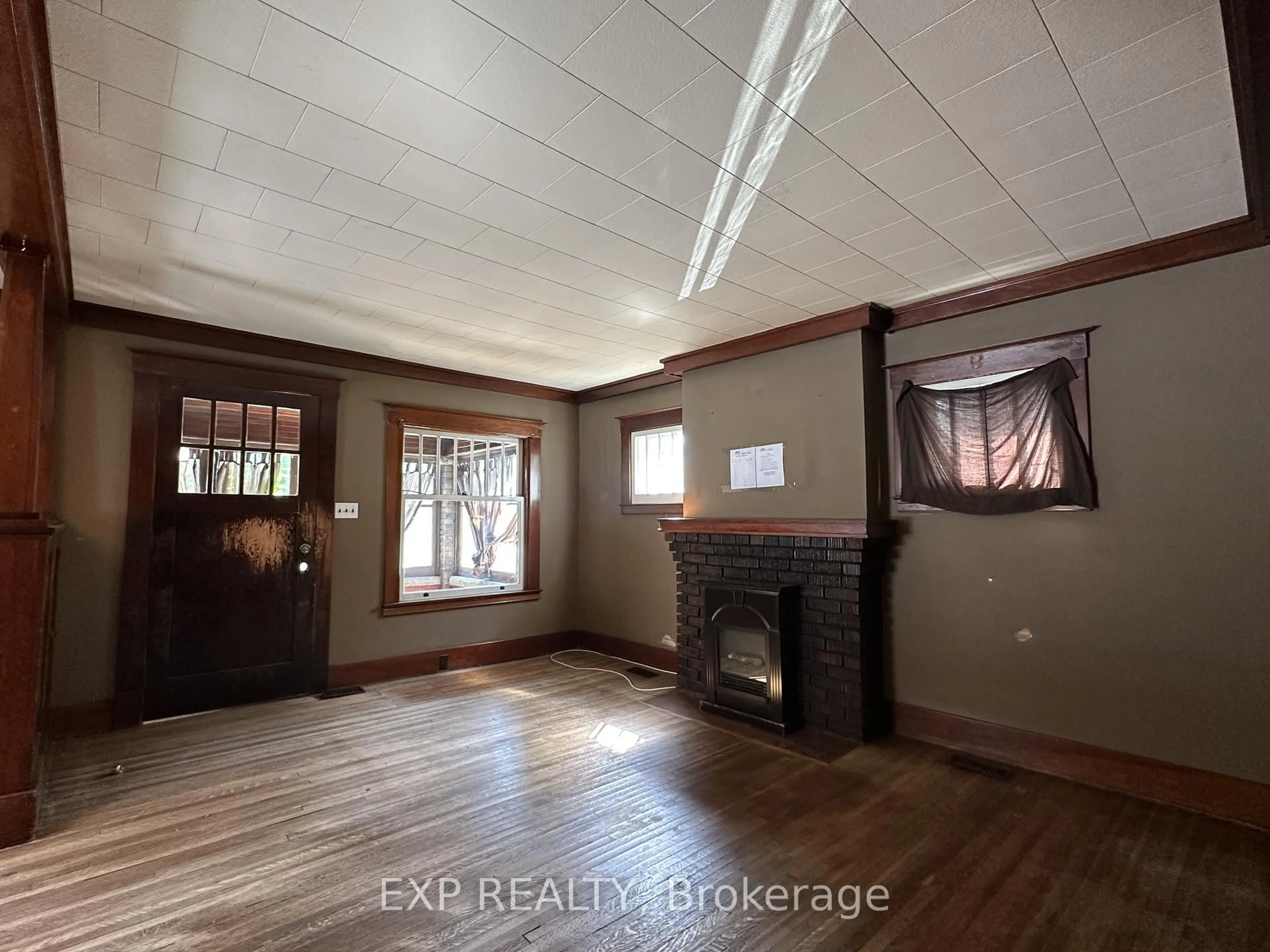 A pic of a room for 15 St Anne's Pl, St. Thomas Ontario N5R 2W2