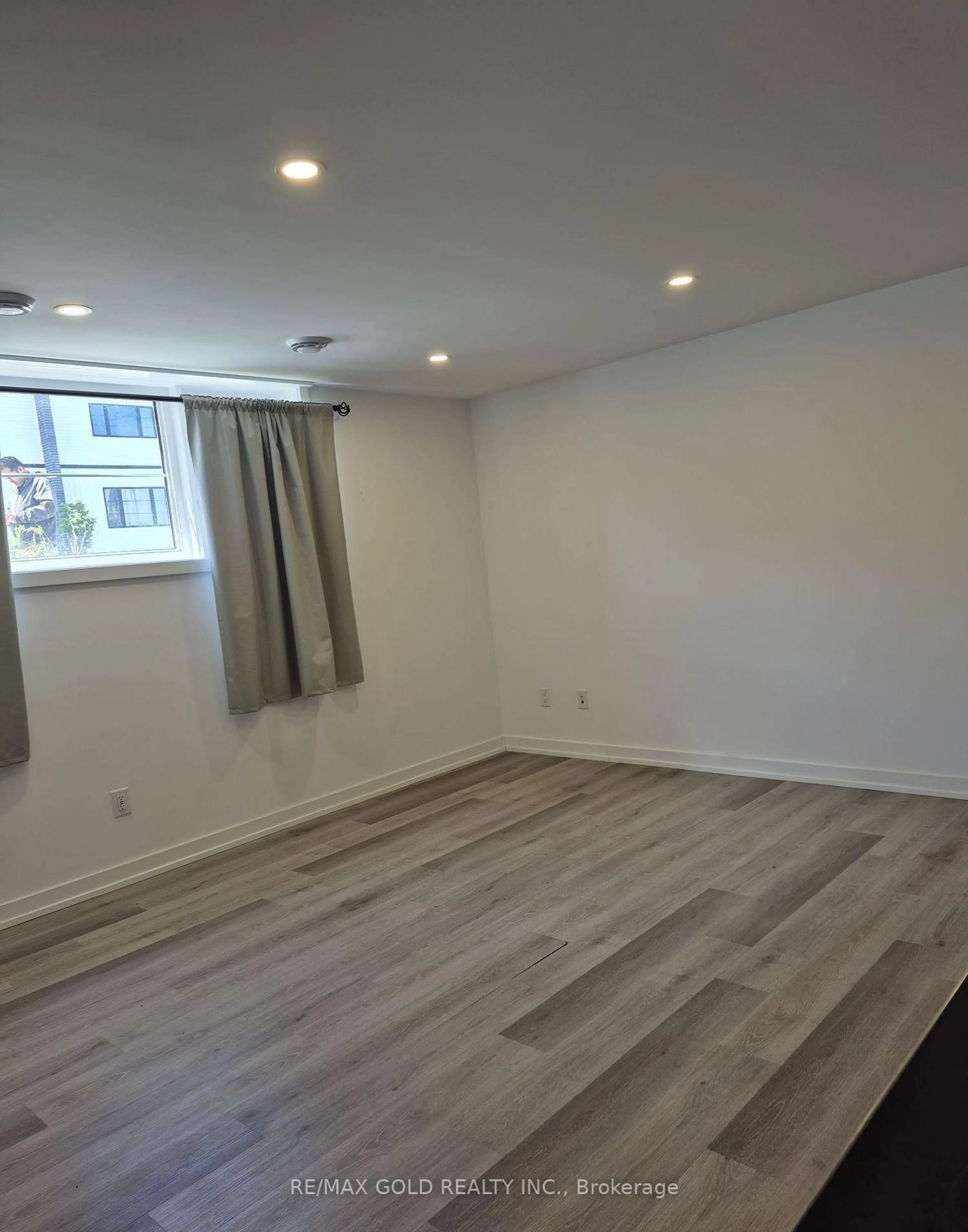 A pic of a room for 4263 Fourth Ave #812, Niagara Falls Ontario L2E 0C2