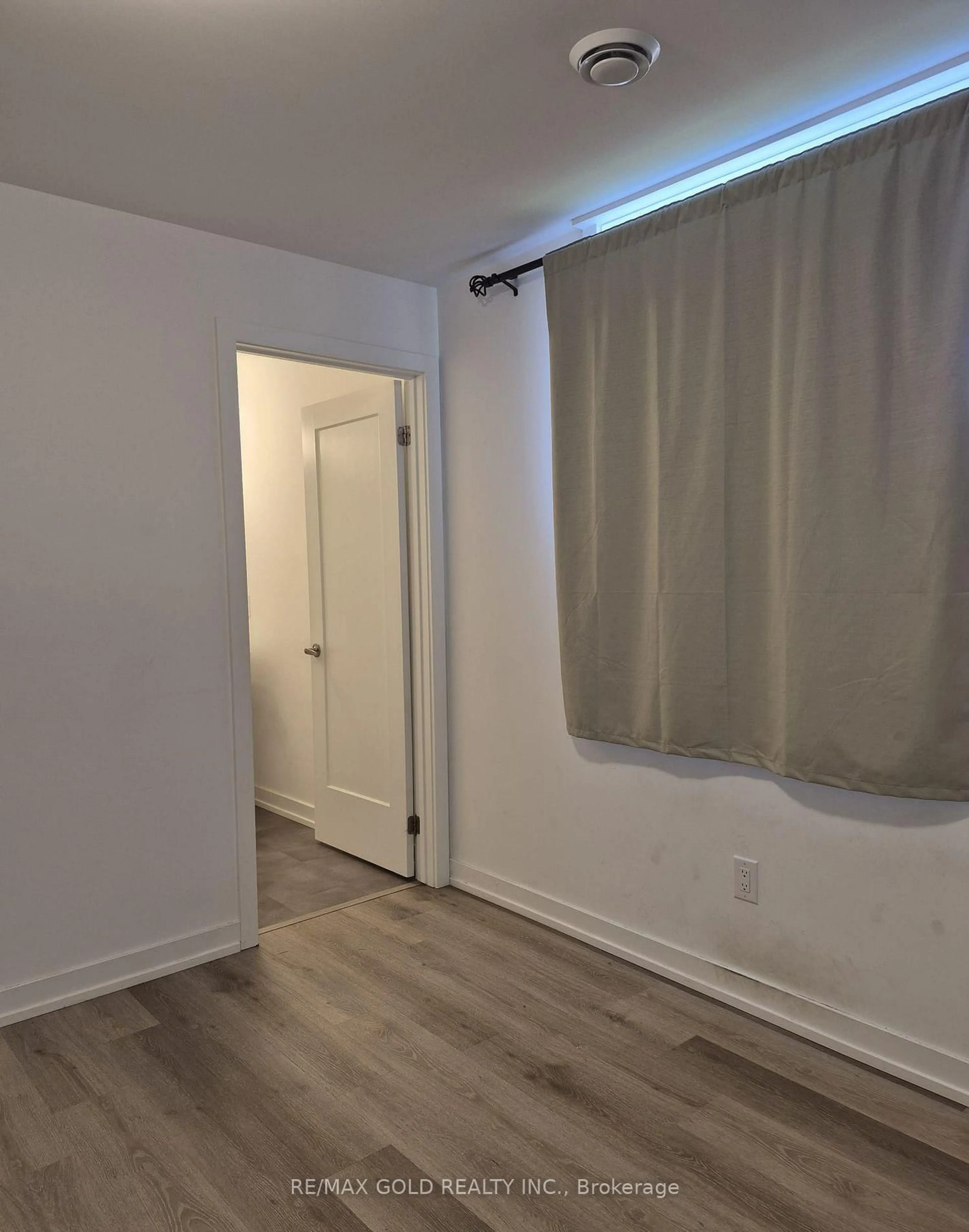 A pic of a room for 4263 Fourth Ave #812, Niagara Falls Ontario L2E 0C2