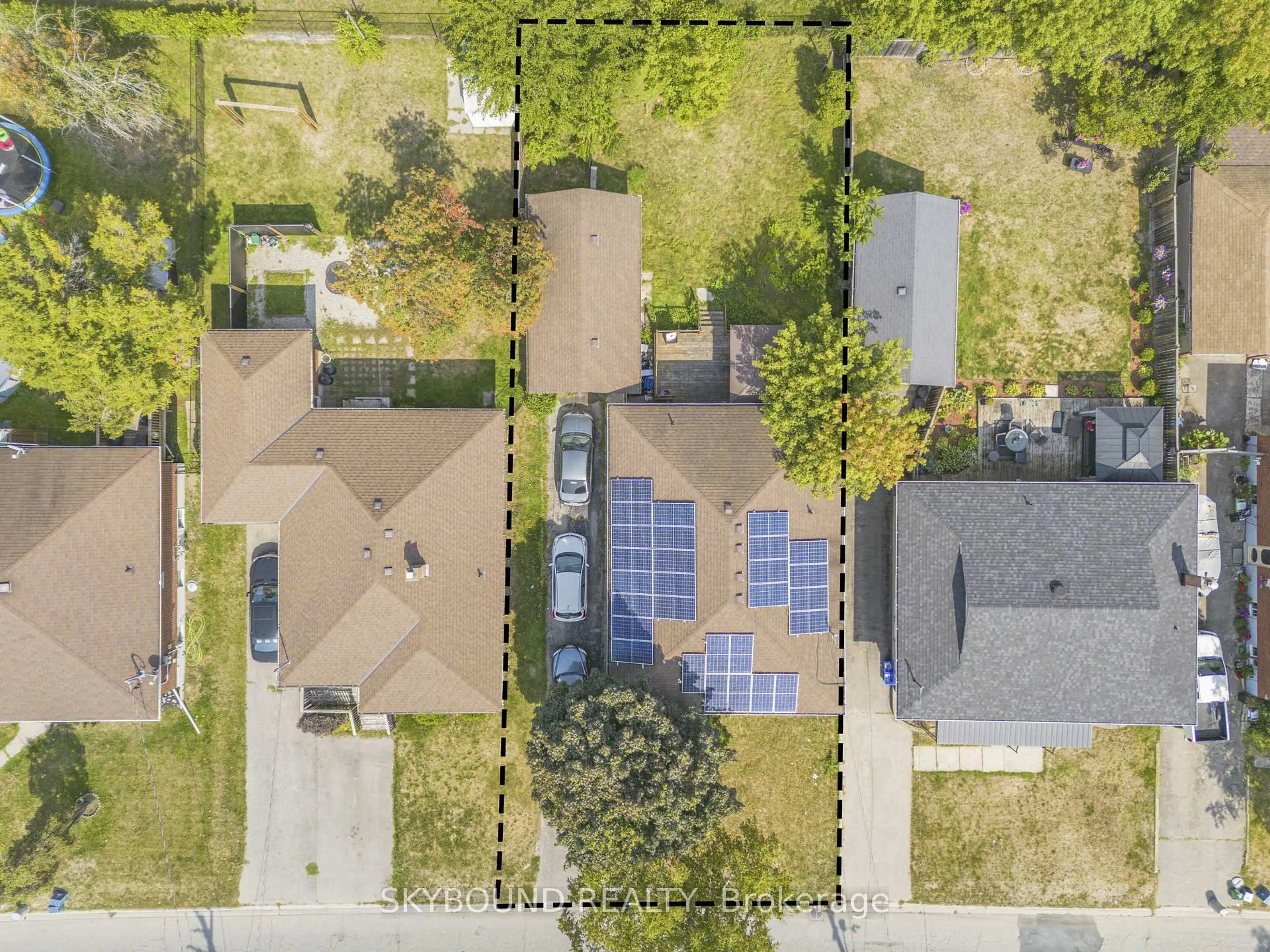 A pic from outside/outdoor area/front of a property/back of a property/a pic from drone, street for 17 Henry St, Brantford Ontario N3R 1Z9