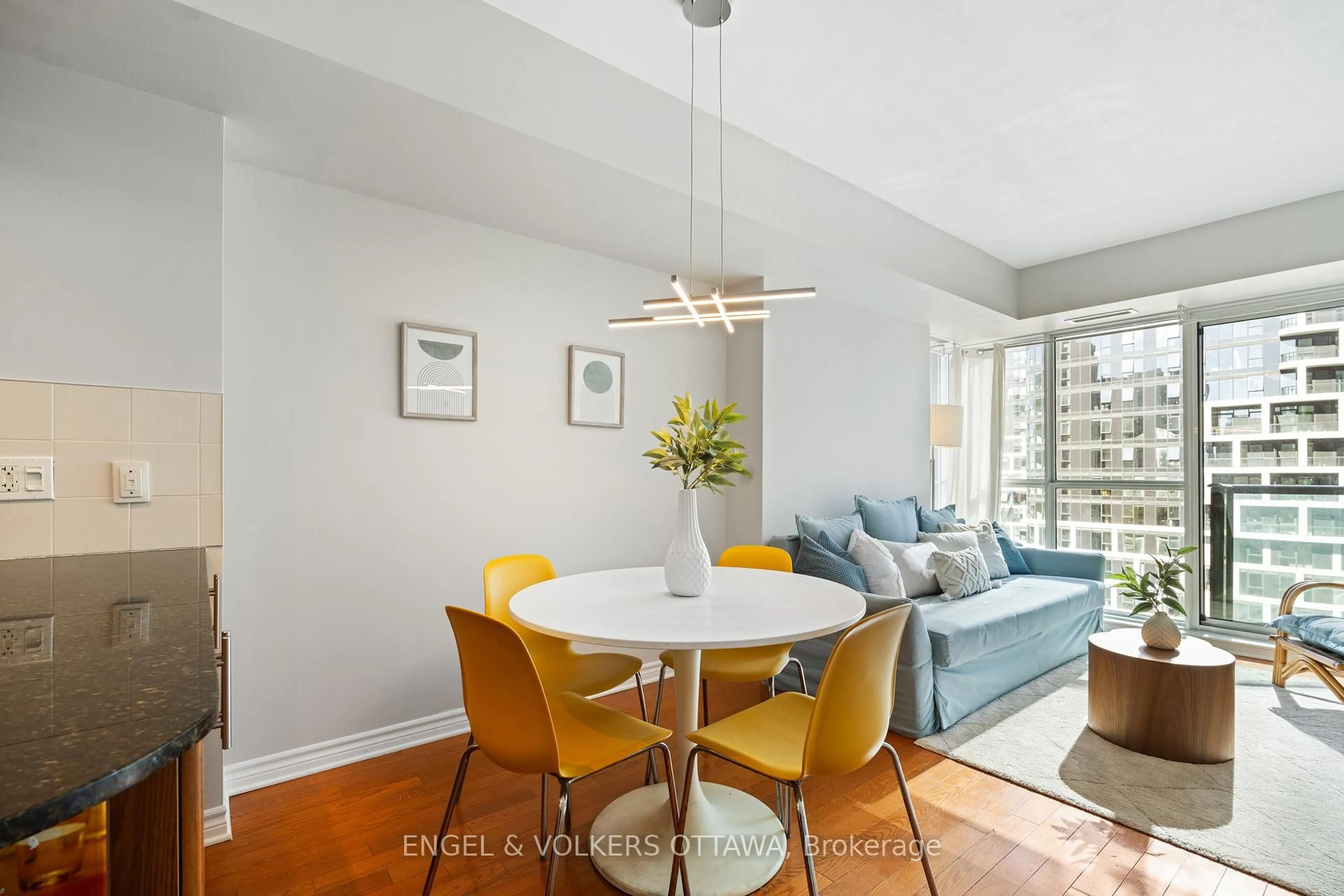 Dining room, unknown for 445 Laurier Ave #1403, Ottawa Ontario K1N 6R4