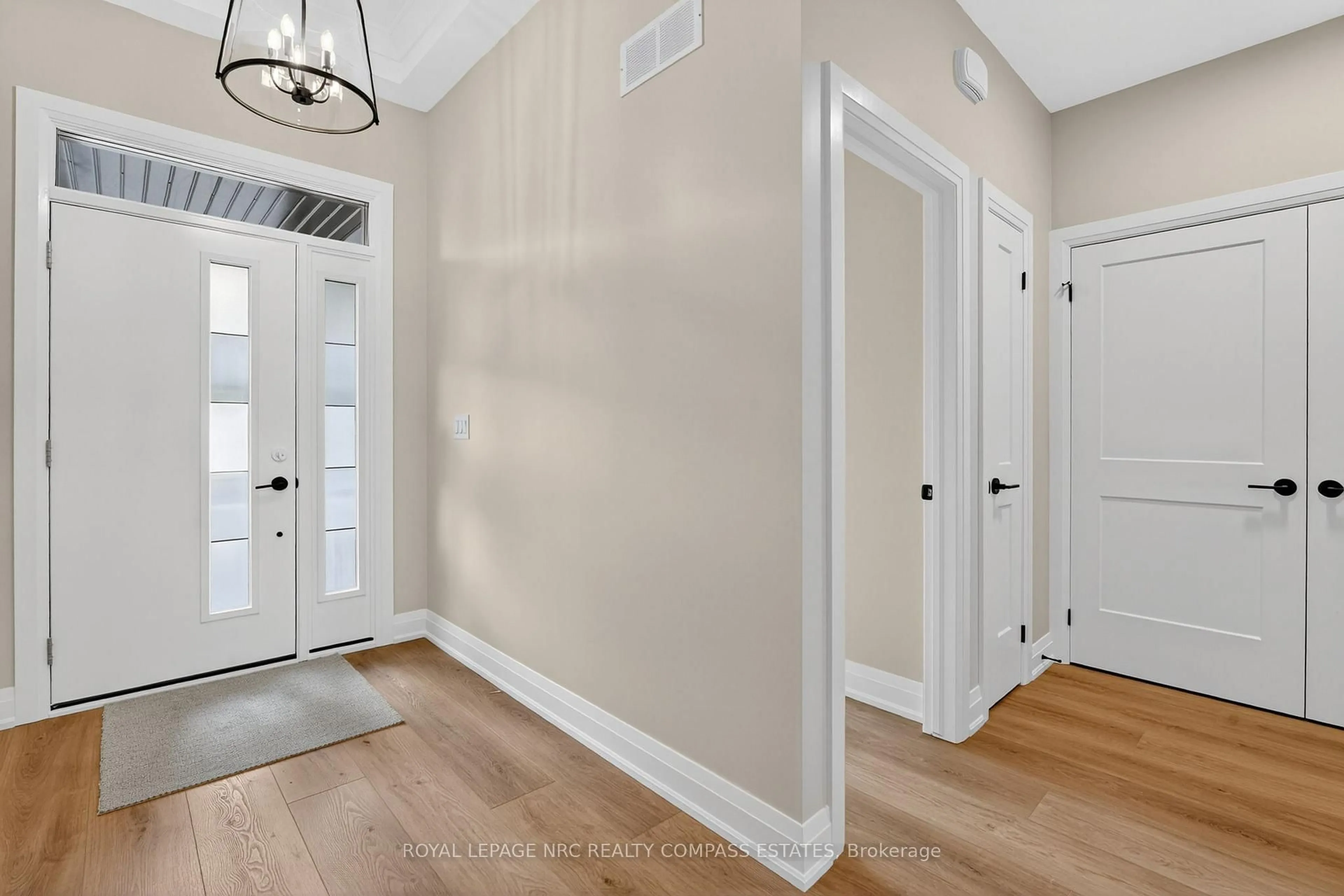 Indoor entryway for 6 PEACHTREE Lane, Niagara-on-the-Lake Ontario L0S 1T0