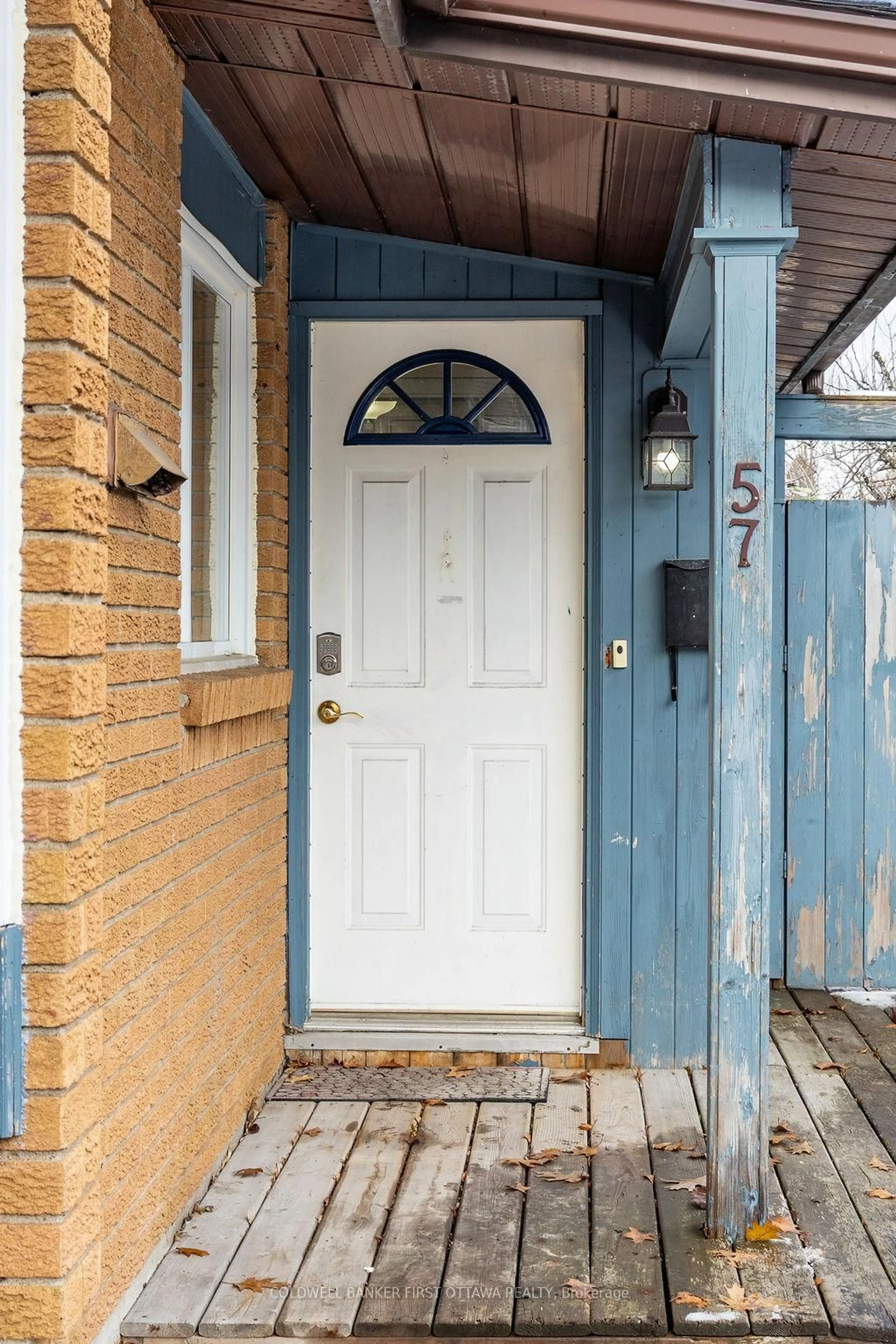 Indoor entryway for 57 Benlea Dr, Ottawa Ontario K2G 4A3