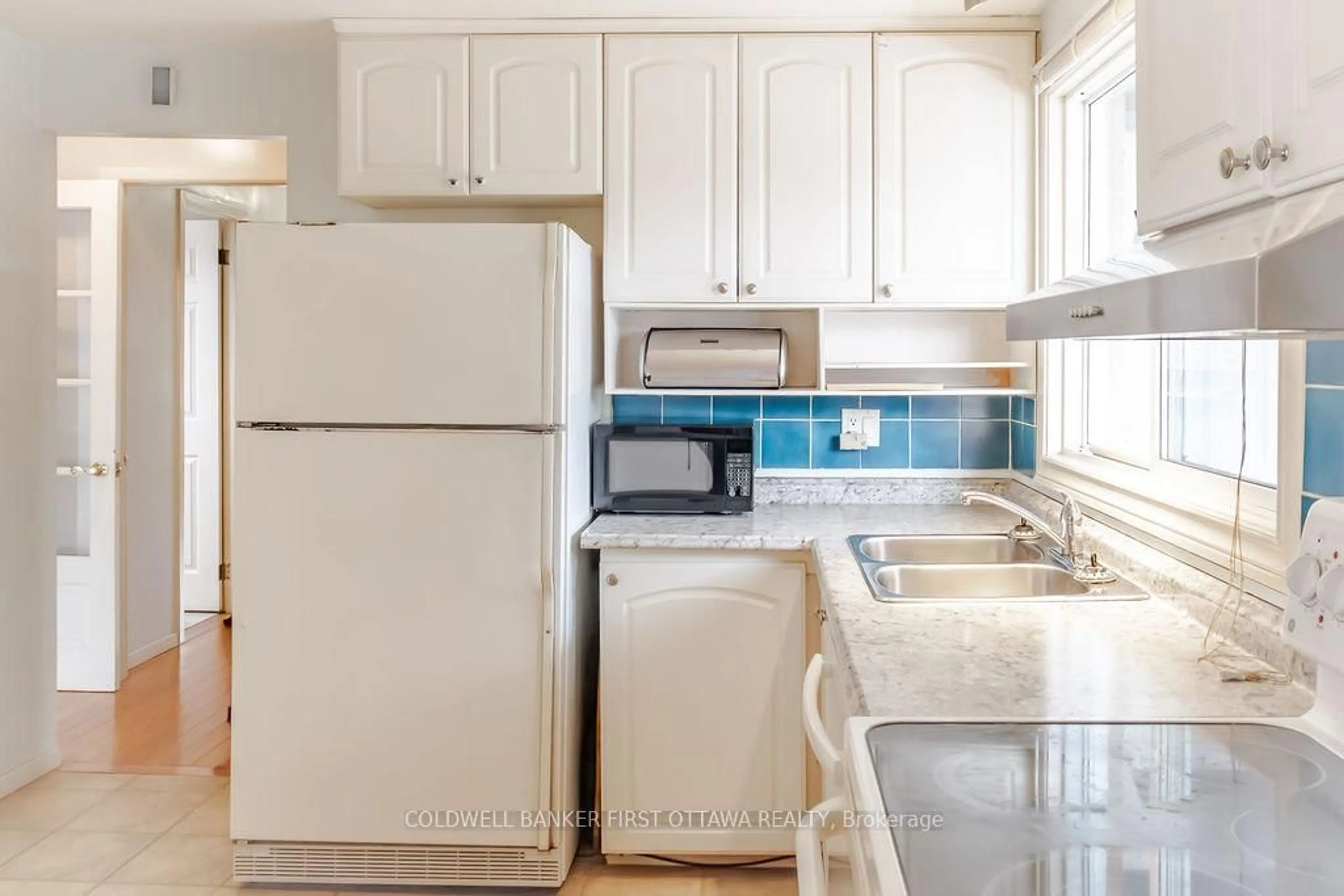 Standard kitchen, ceramic/tile floor for 57 Benlea Dr, Ottawa Ontario K2G 4A3