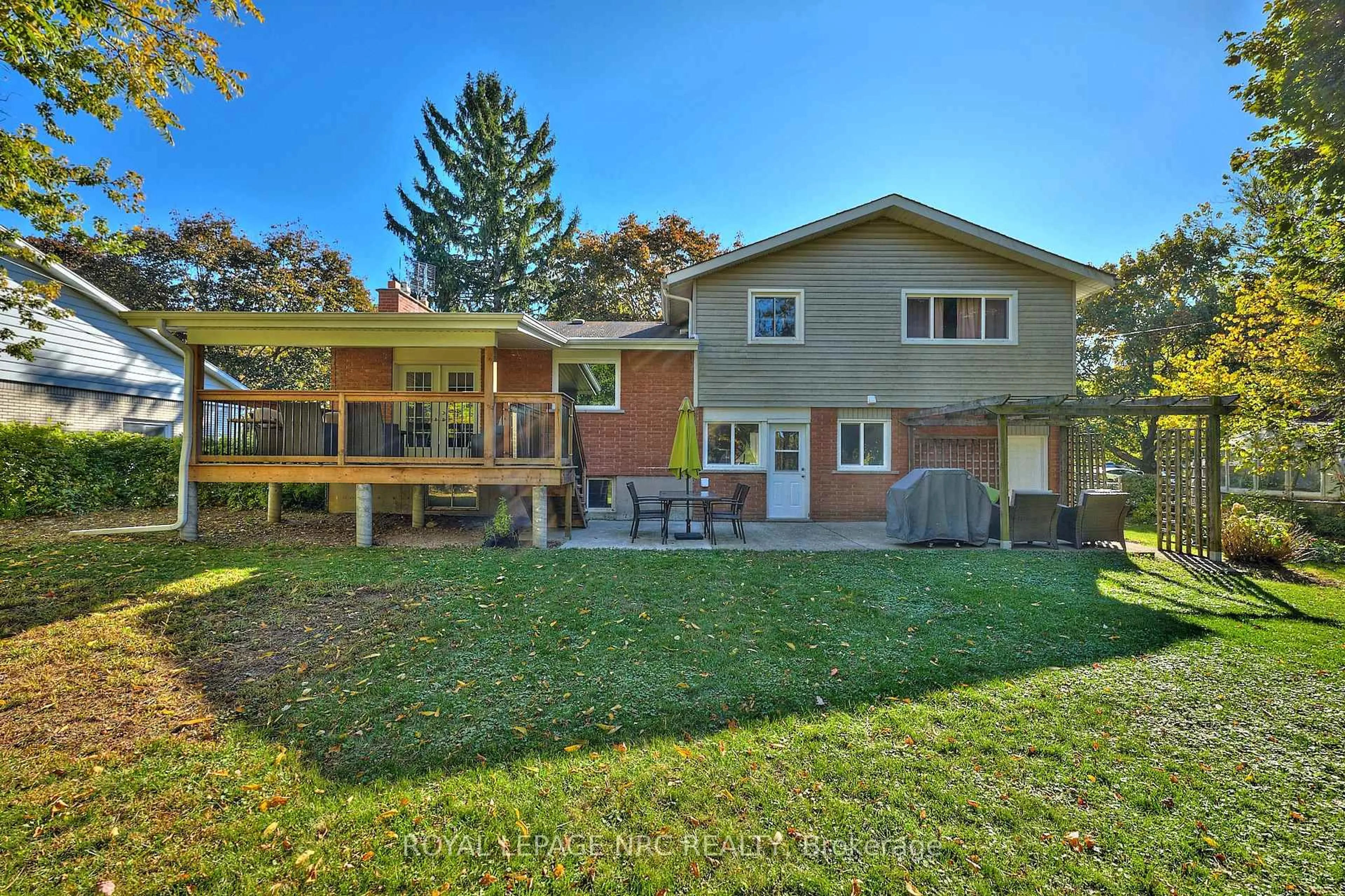 Patio, water/lake/river/ocean view for 13 Damude Dr, Pelham Ontario L0S 1E0